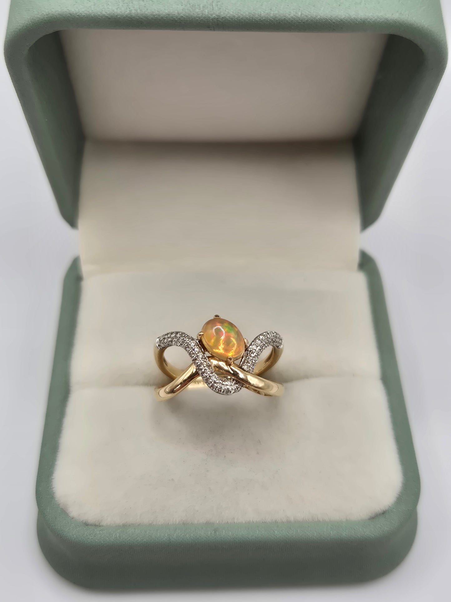 14ct gold opal and diamond ring