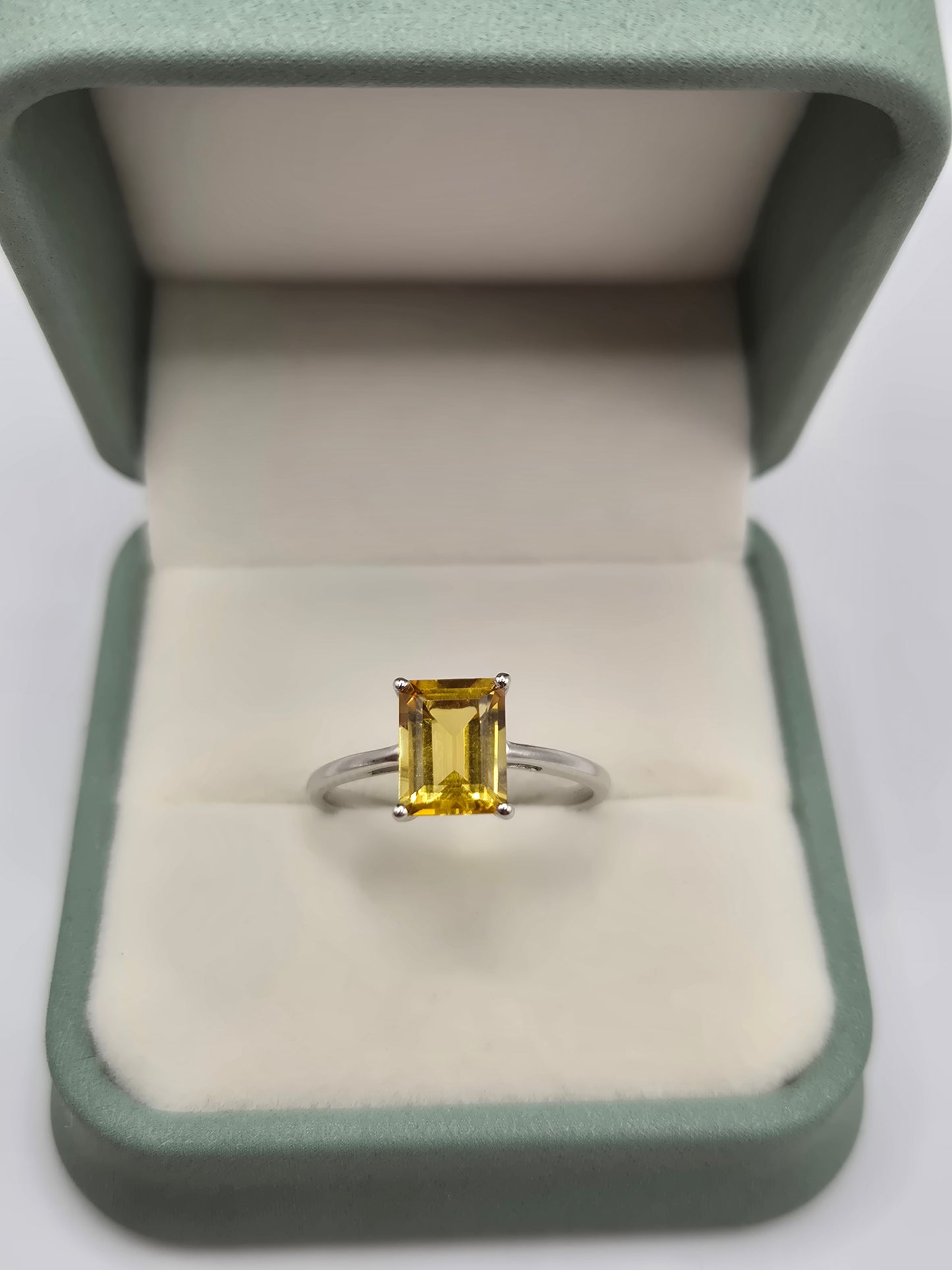 9ct white gold citrine ring
