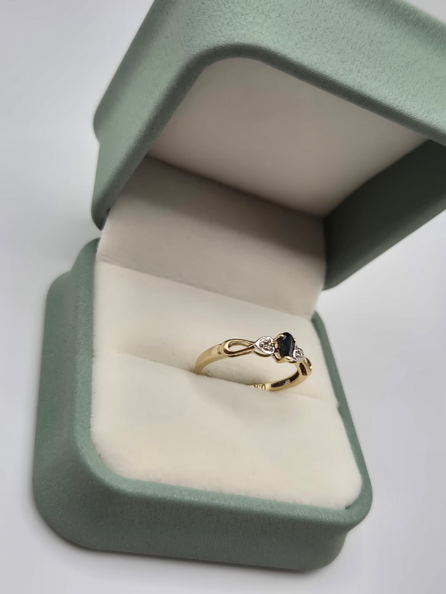 9ct gold sapphire and diamond ring