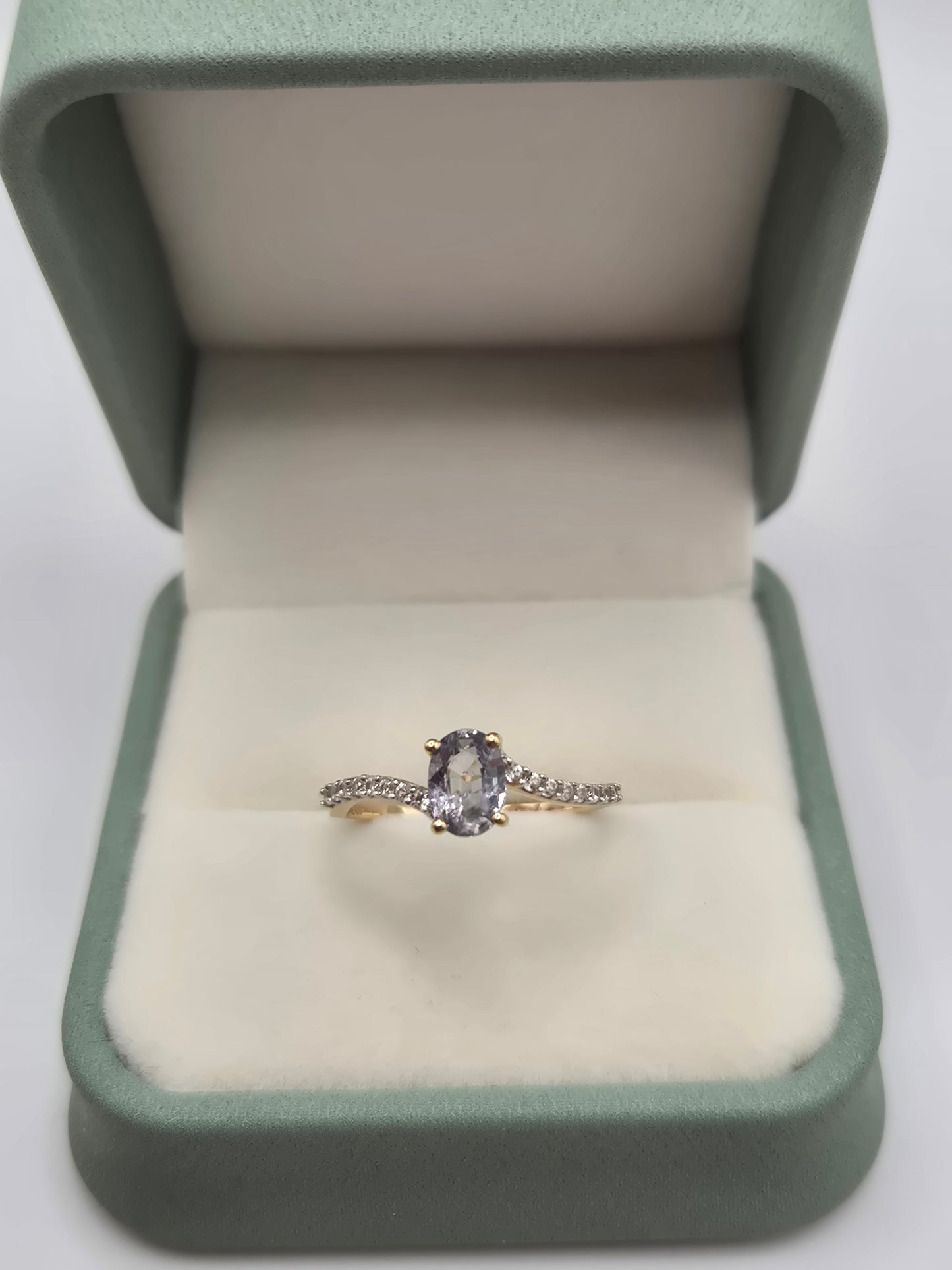 9ct gold iolite and cz ring