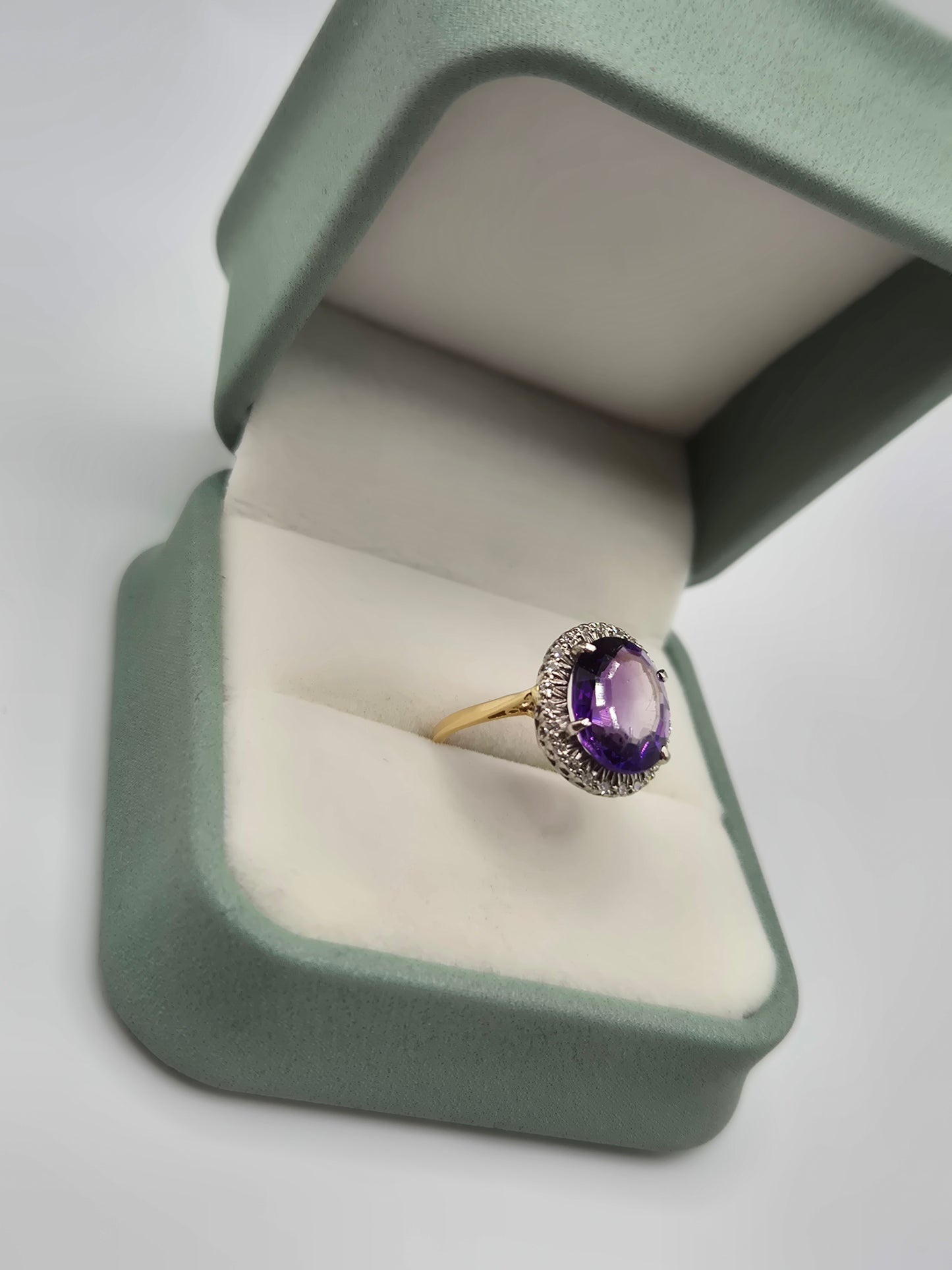 18ct gold amethyst and diamond ring