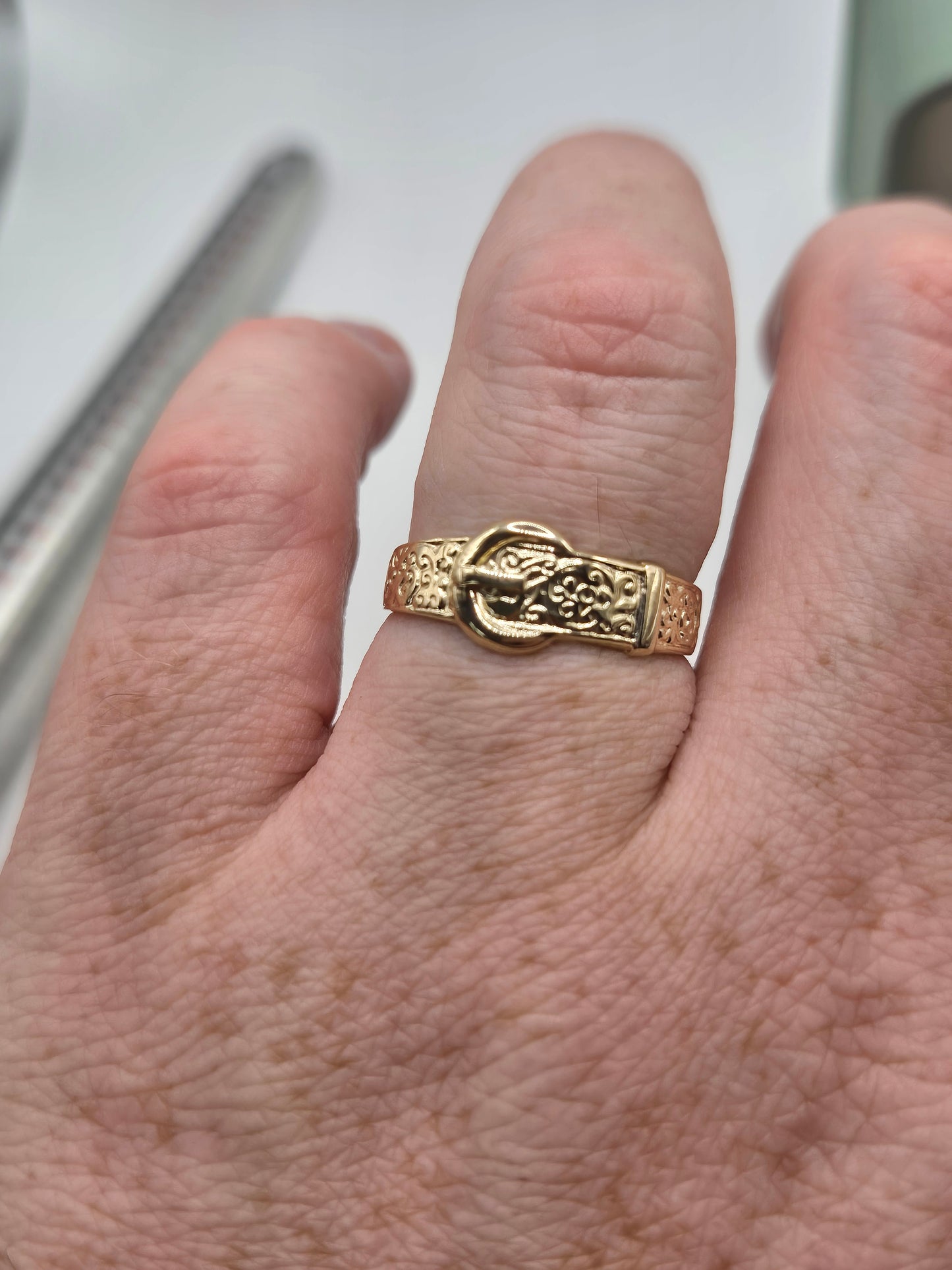 9ct gold buckle ring