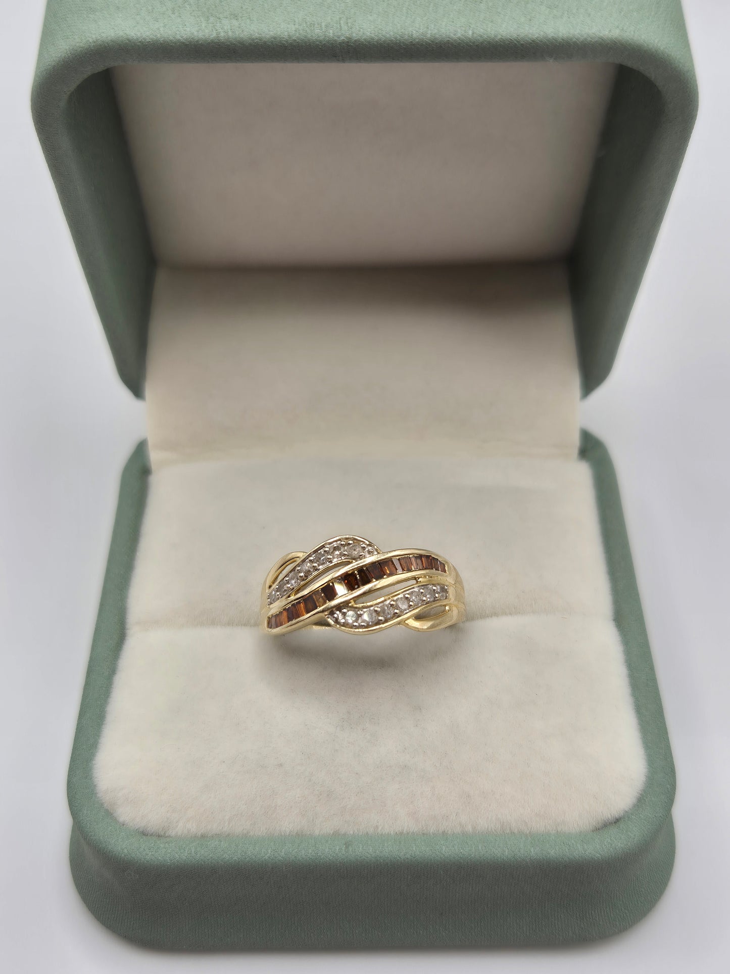 9ct gold red and white diamond ring