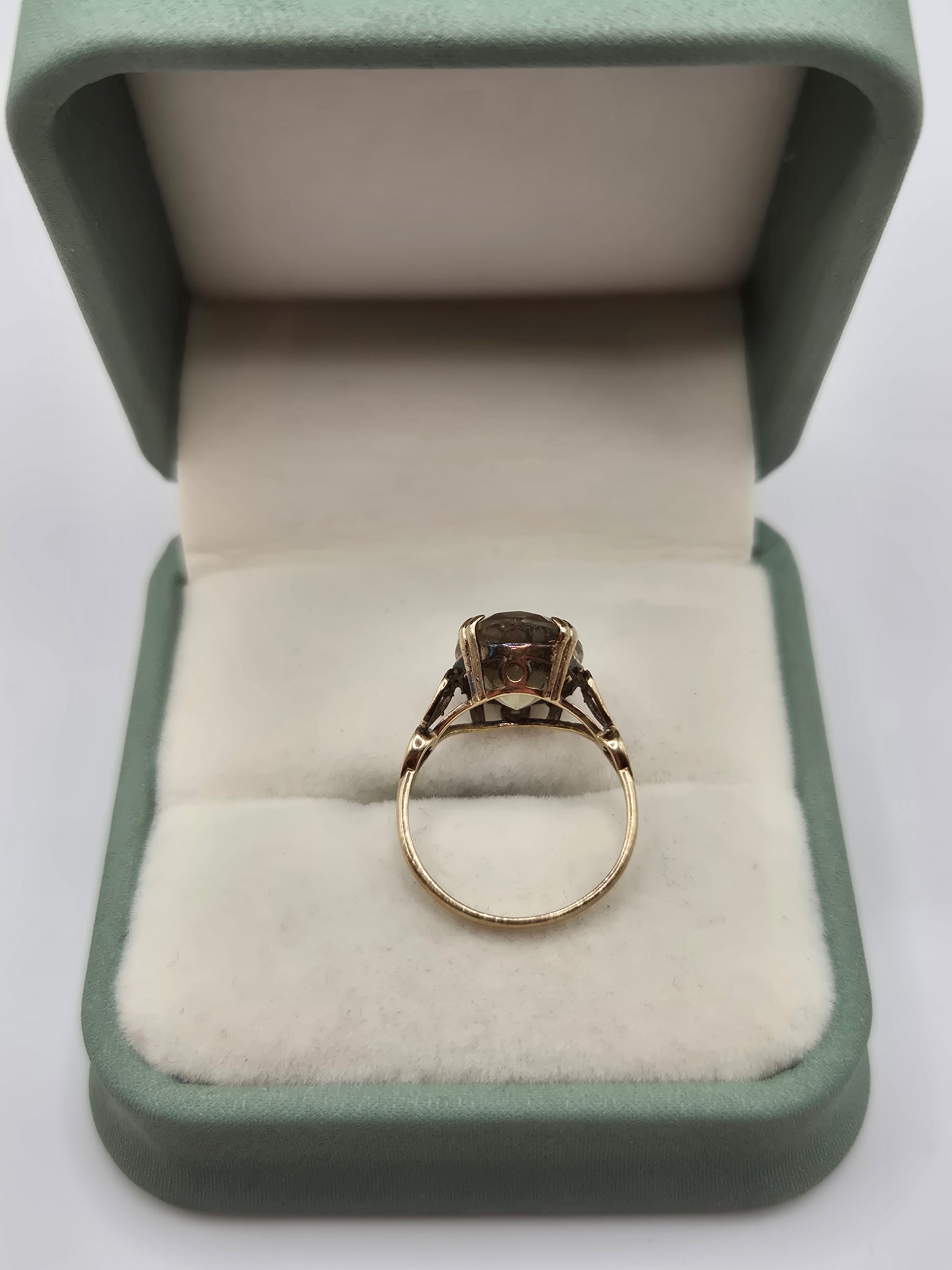 9ct gold quartz ring