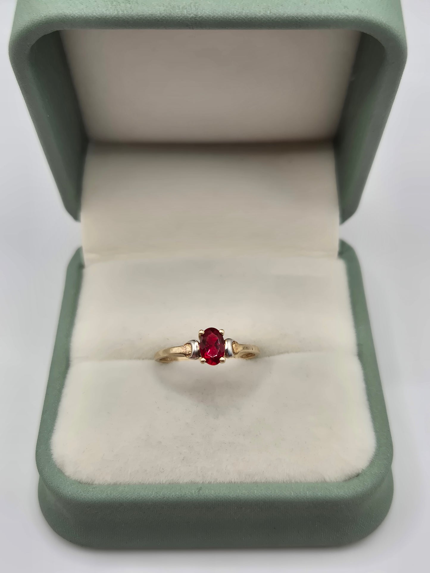 9ct gold garnet ring