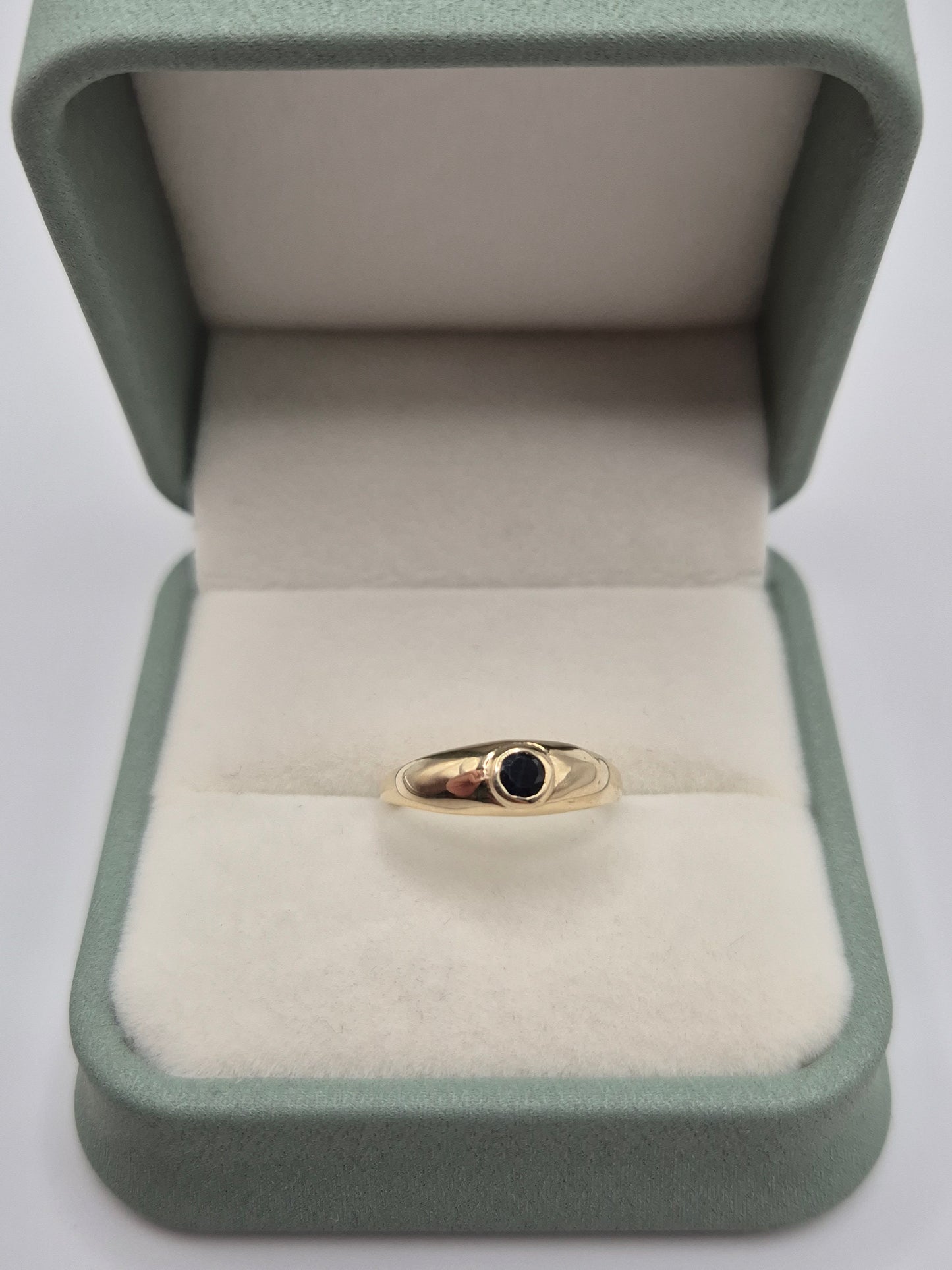 9ct gold sapphire gypsy ring