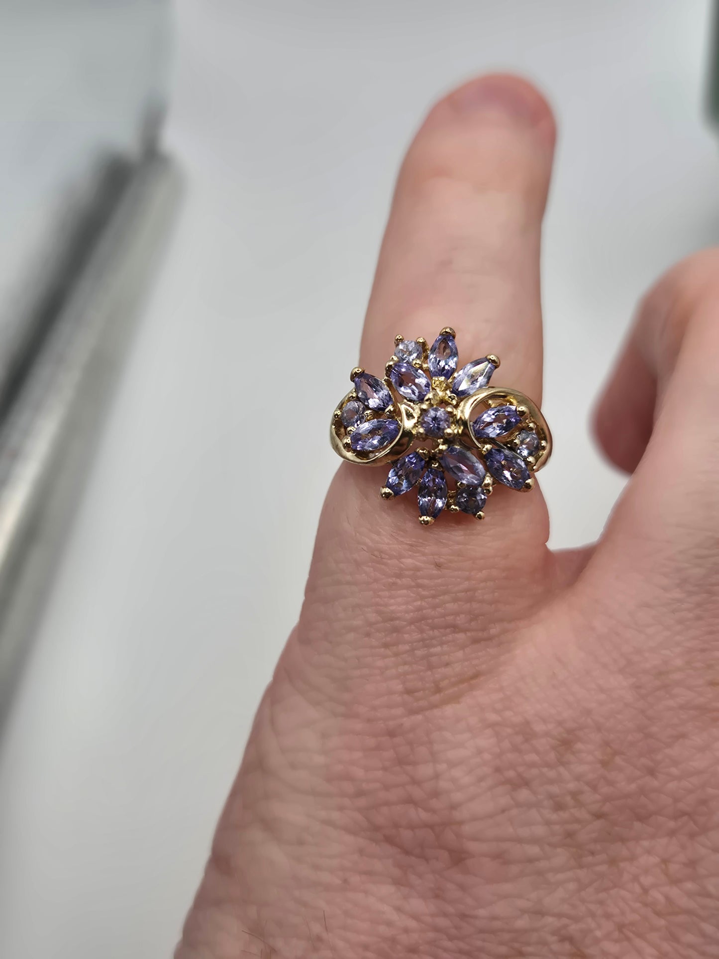9ct gold tanzanite ring