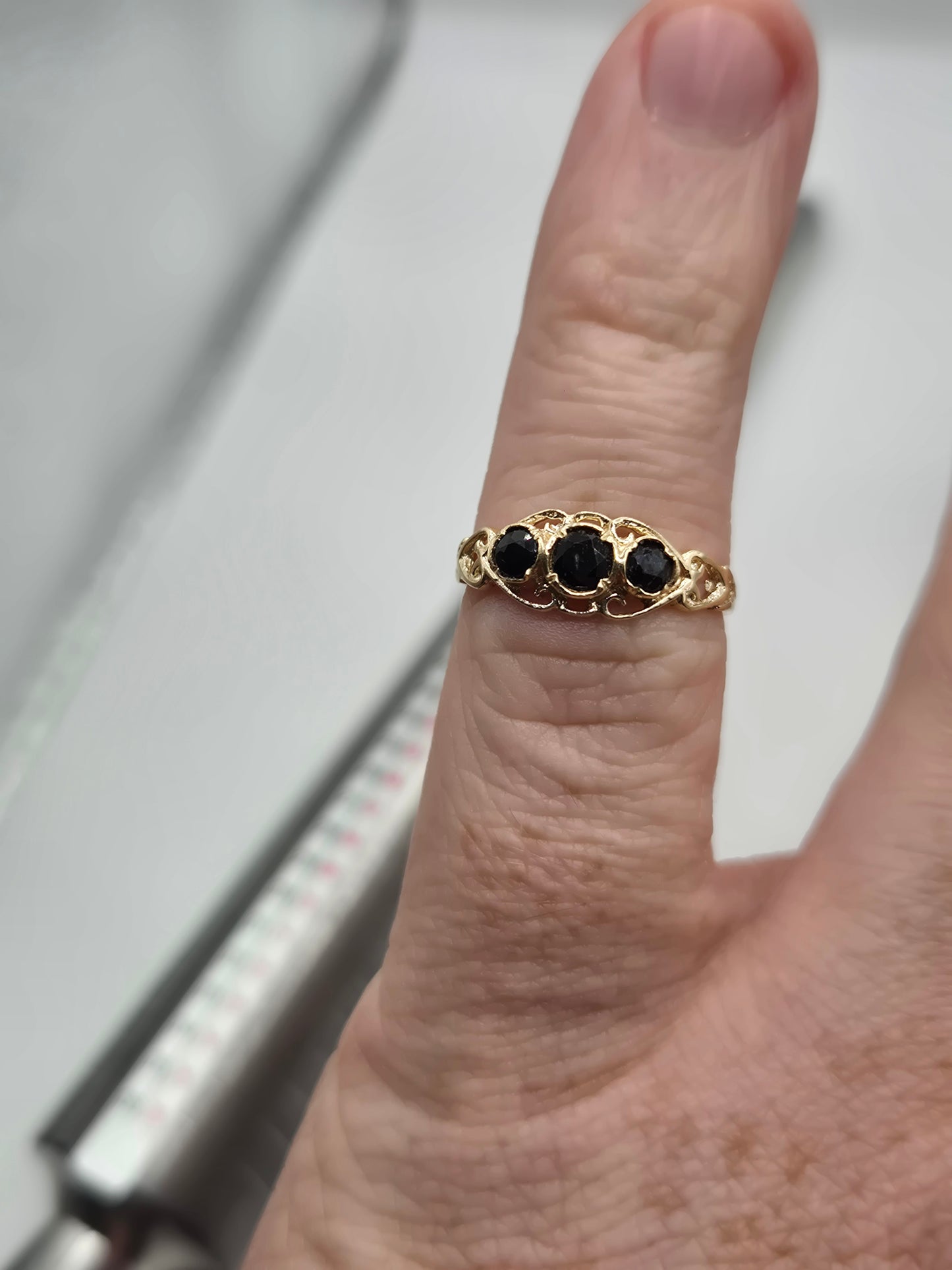 9ct gold sapphire ring