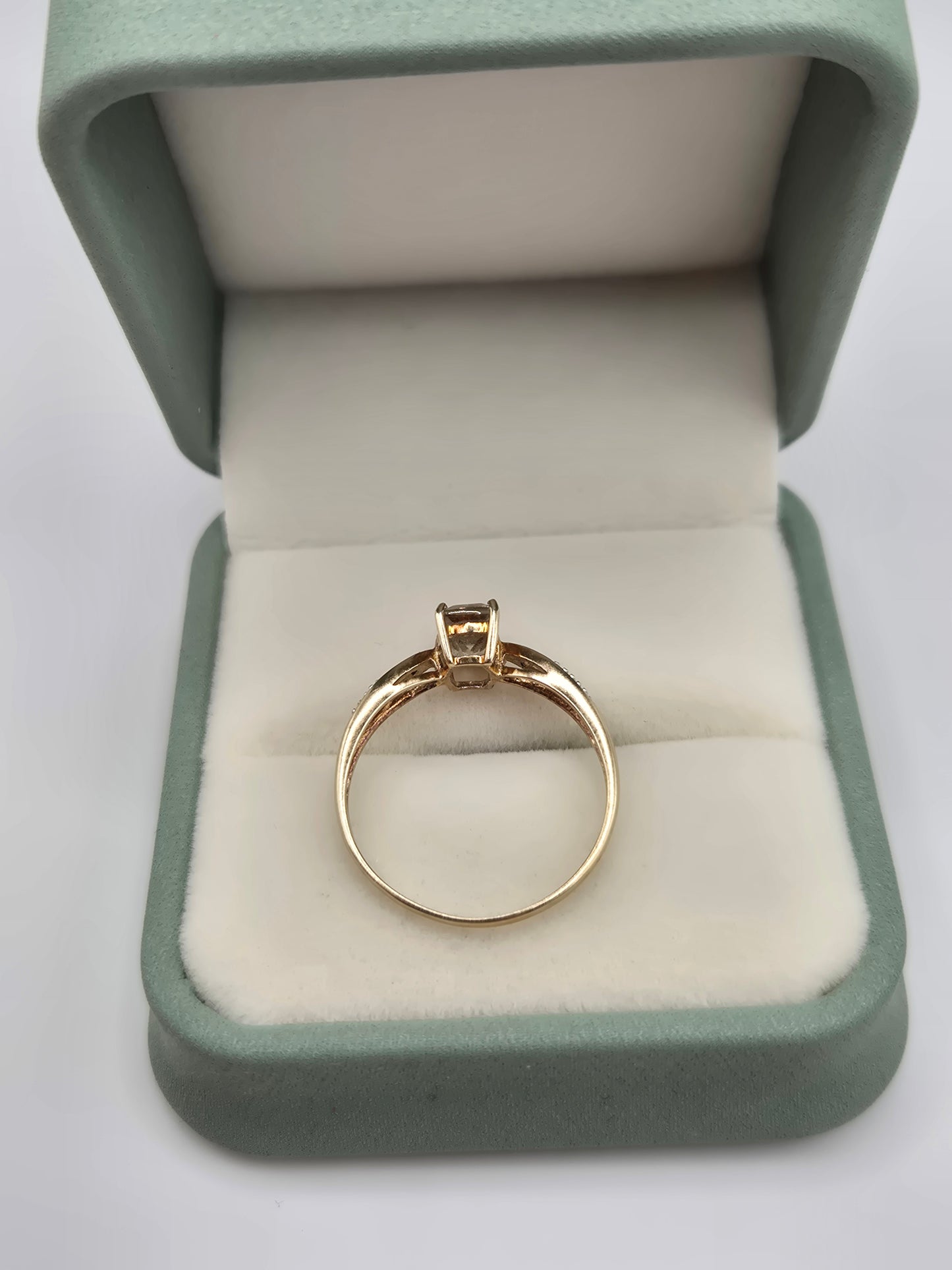 9ct gold quartz and diamond ring