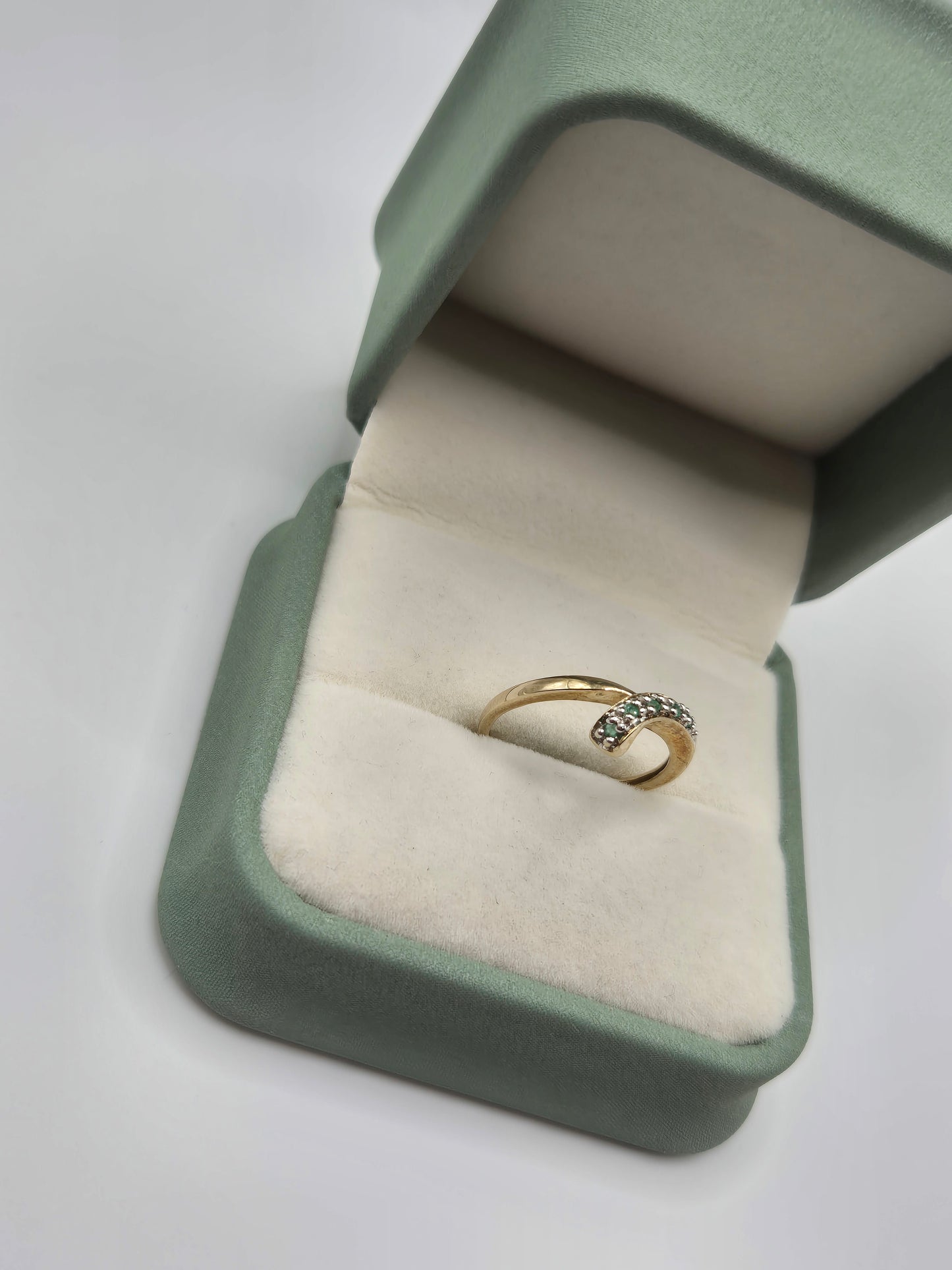 9ct gold emerald and diamond ring