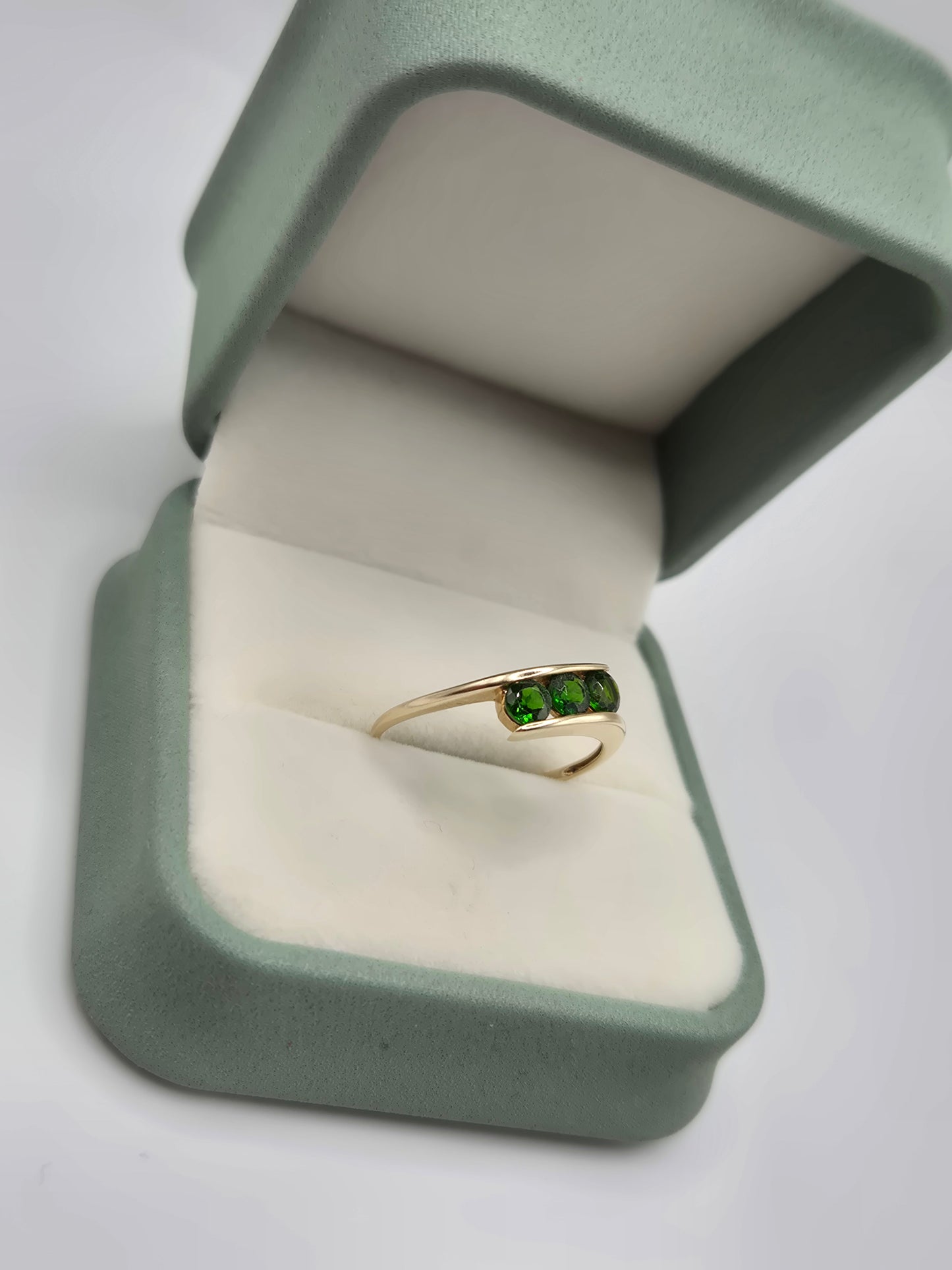 9ct gold diopside ring