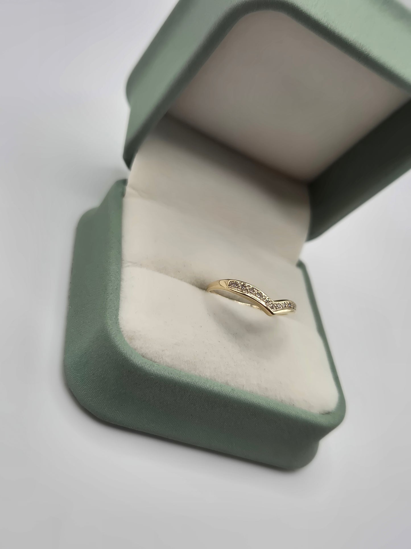 9ct gold diamond wishbone ring