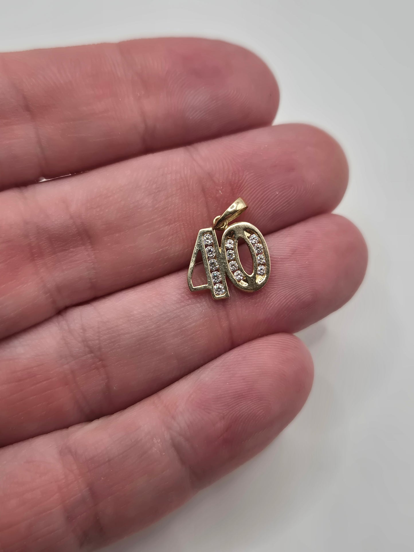 9ct gold zircon "40" pendant