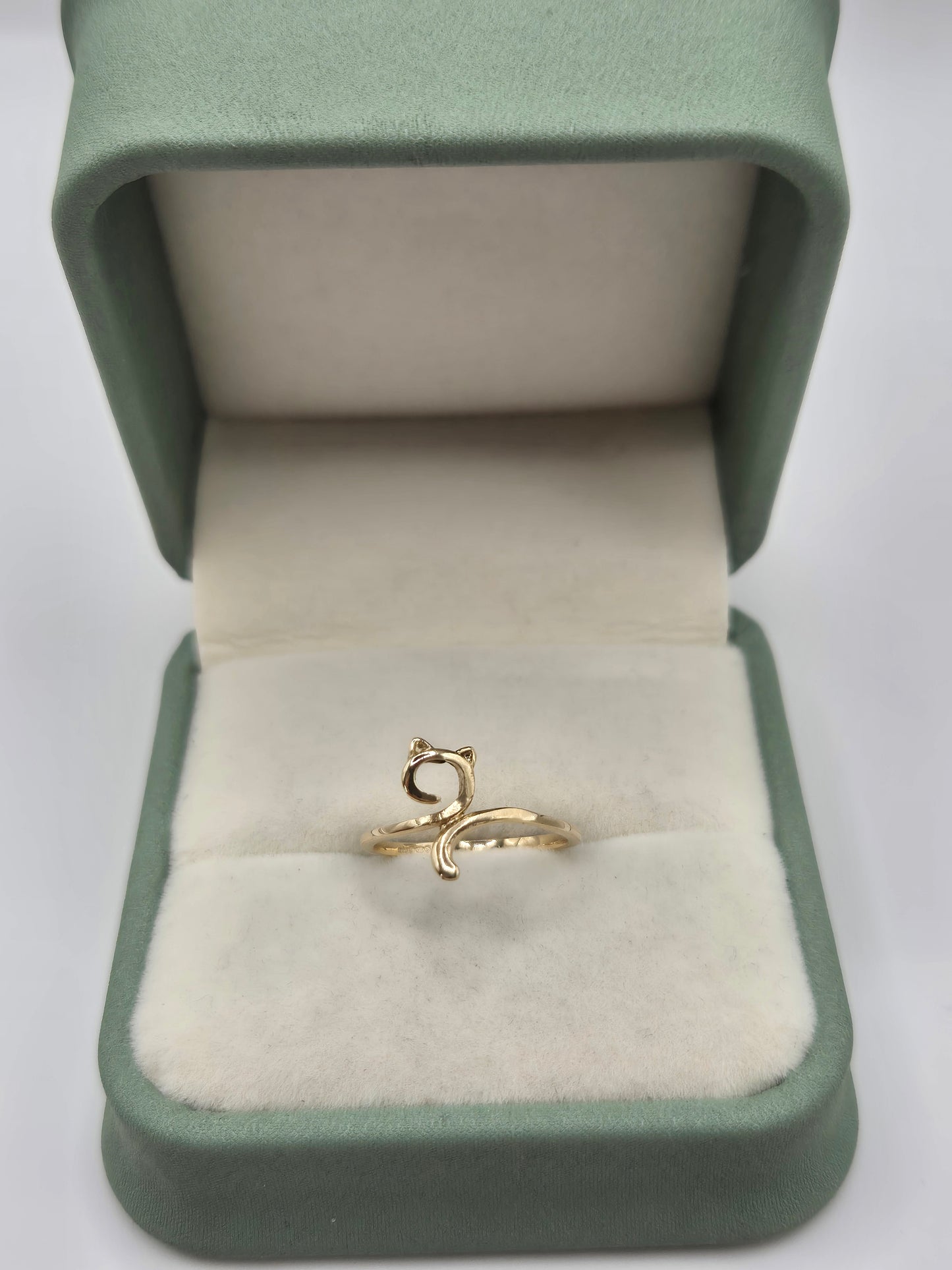 9ct gold cat ring