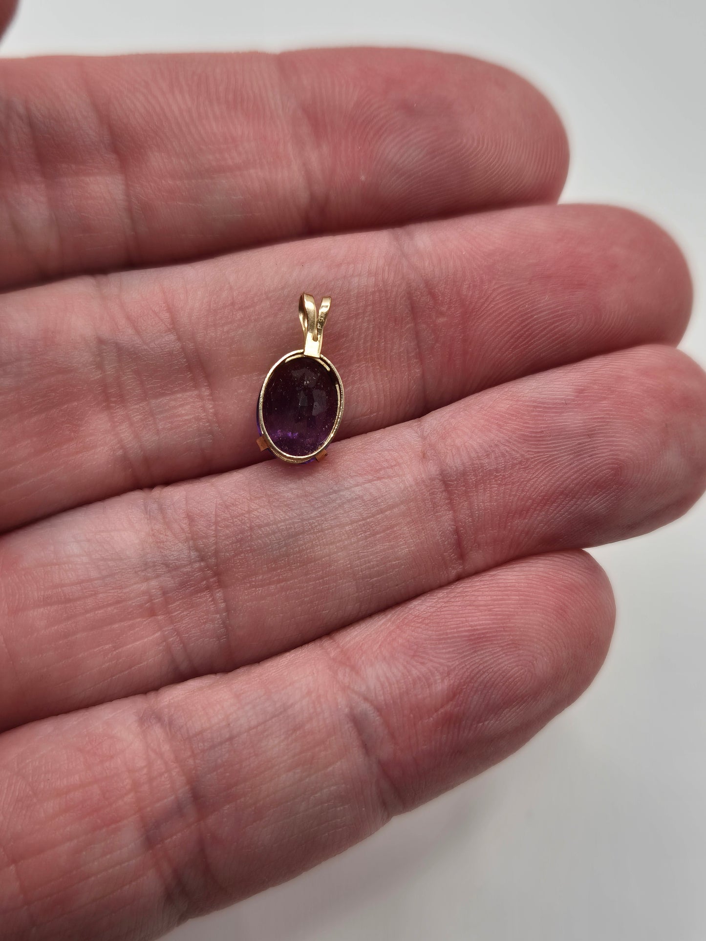 9ct gold amethyst pendant