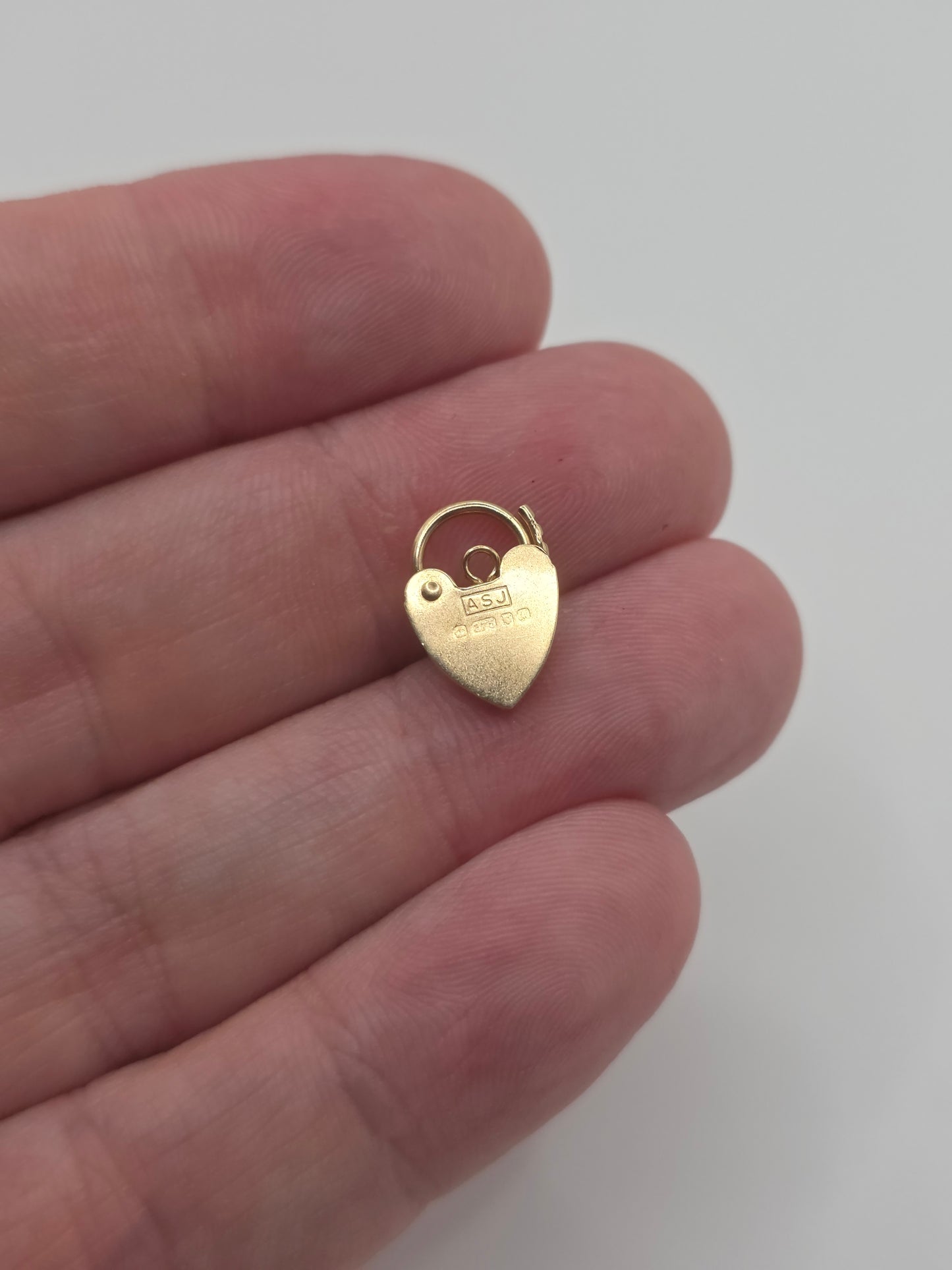 9ct gold padlock 5