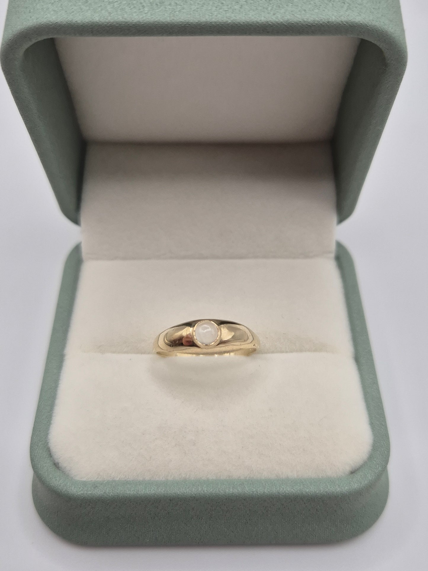 9ct gold moonstone gypsy ring