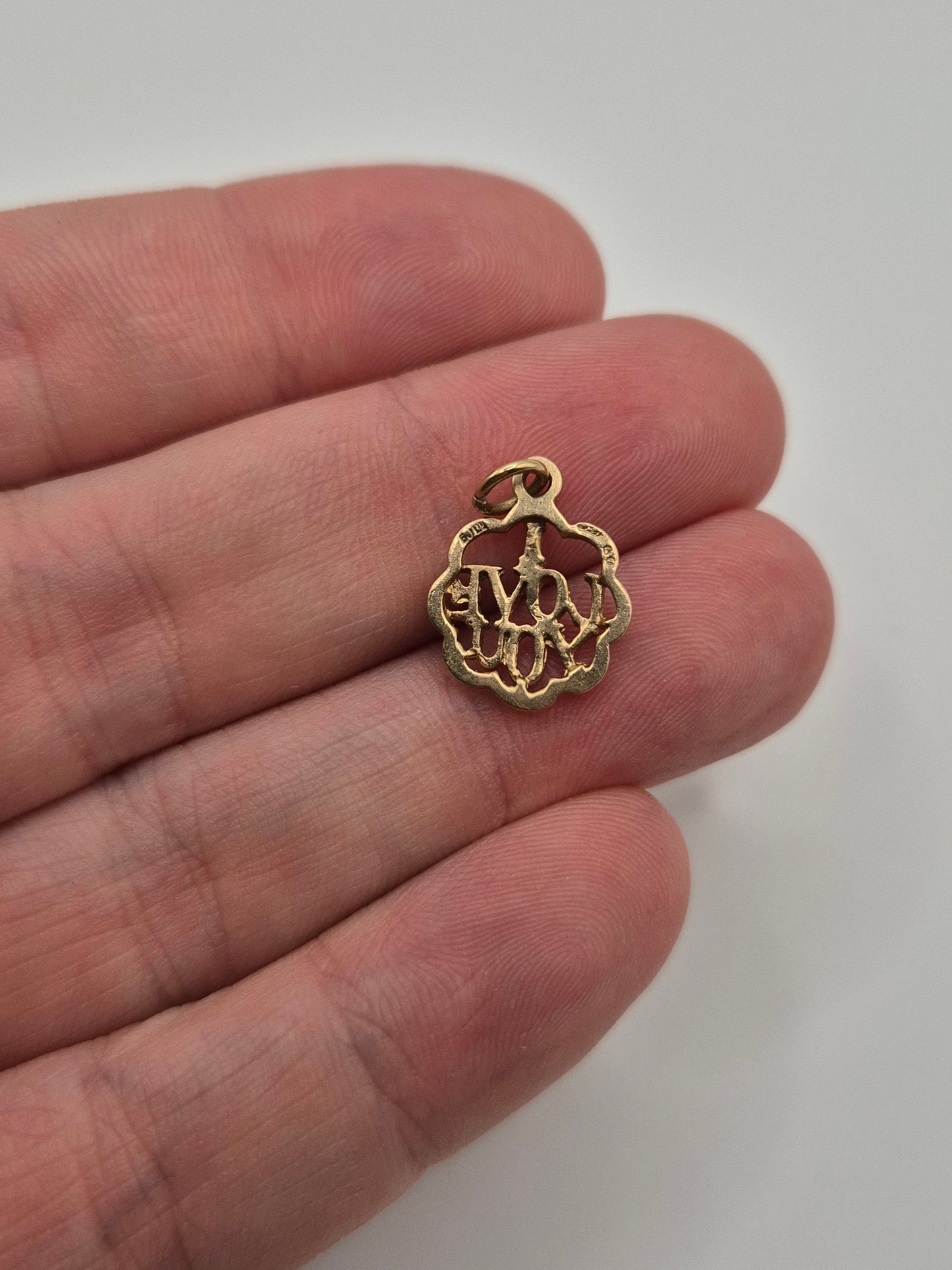 9ct gold "i love you" charm