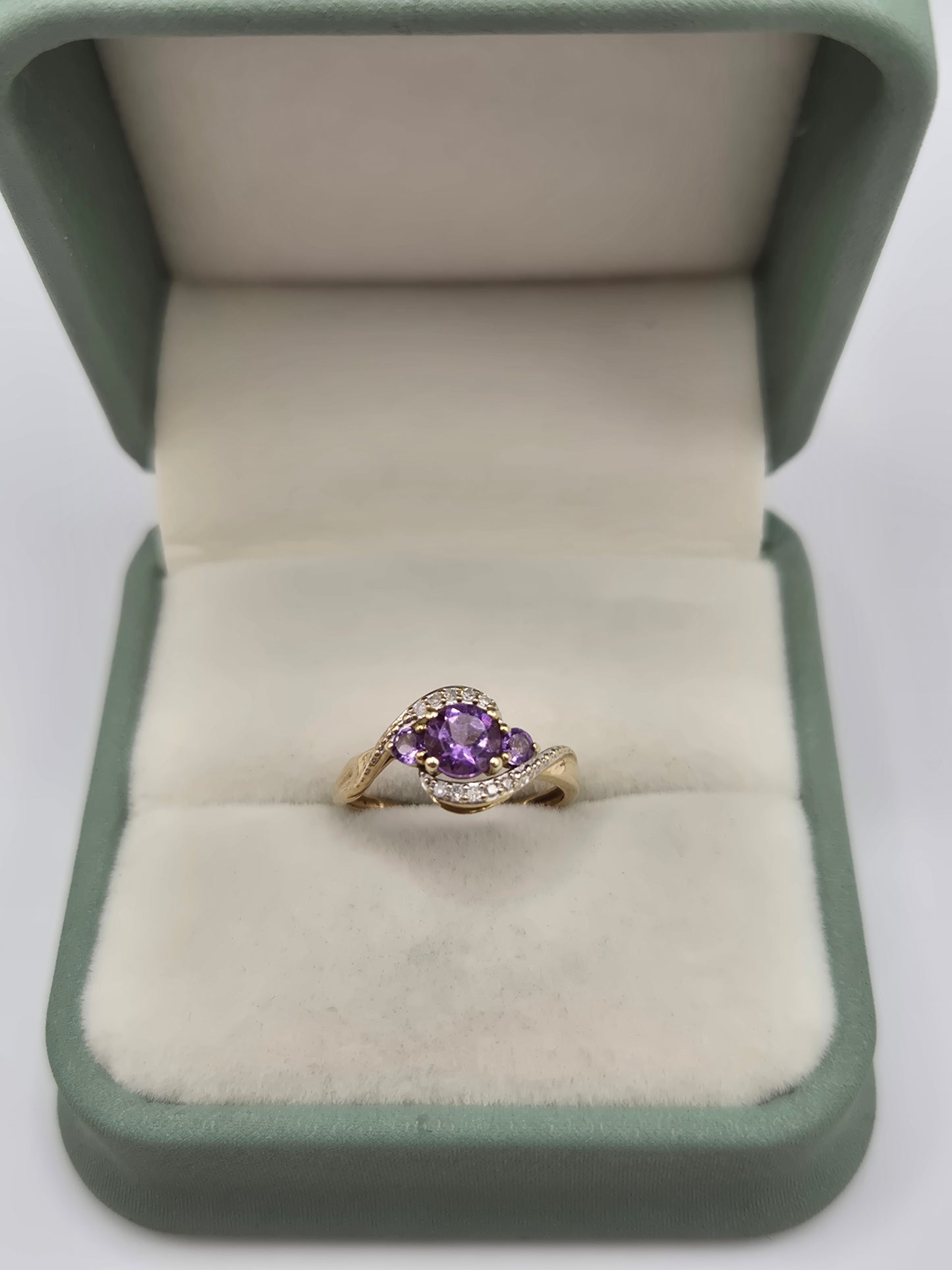 9ct gold amethyst and diamond ring
