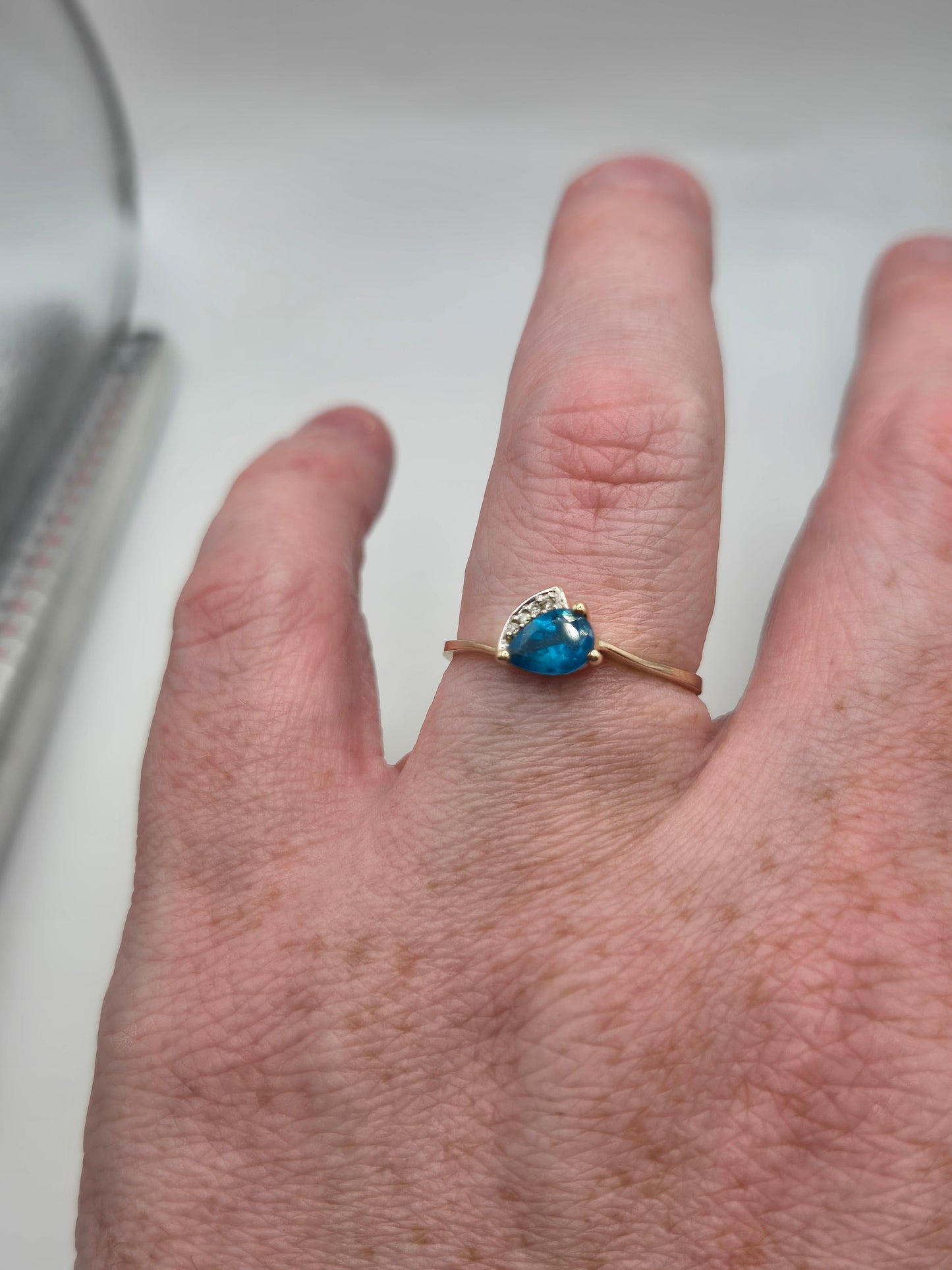 9ct gold blue apatite and diamond ring