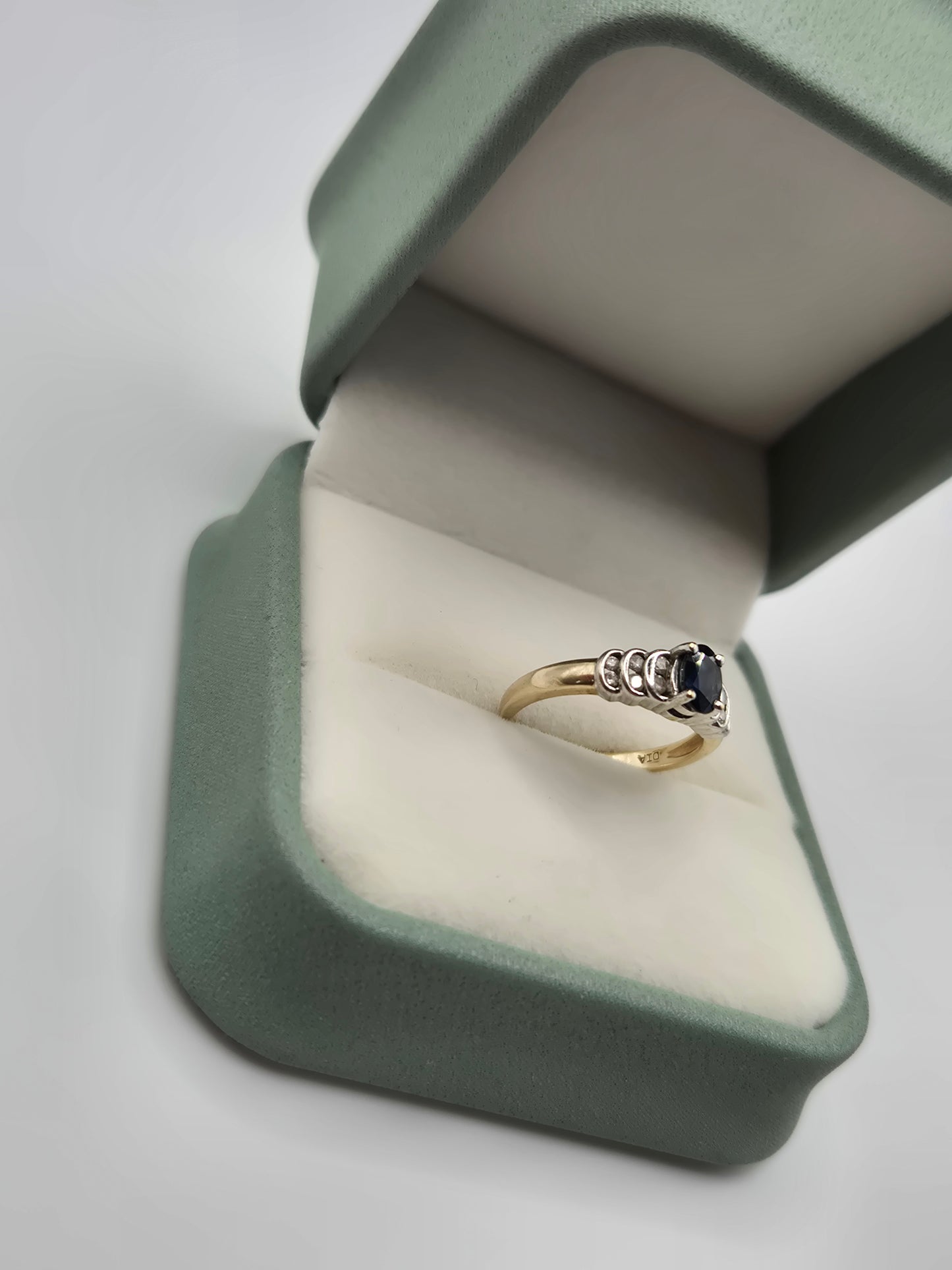 9ct gold sapphire and diamond ring