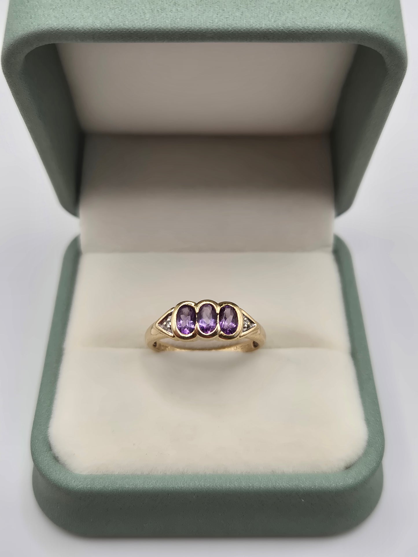 9ct gold amethyst and diamond ring