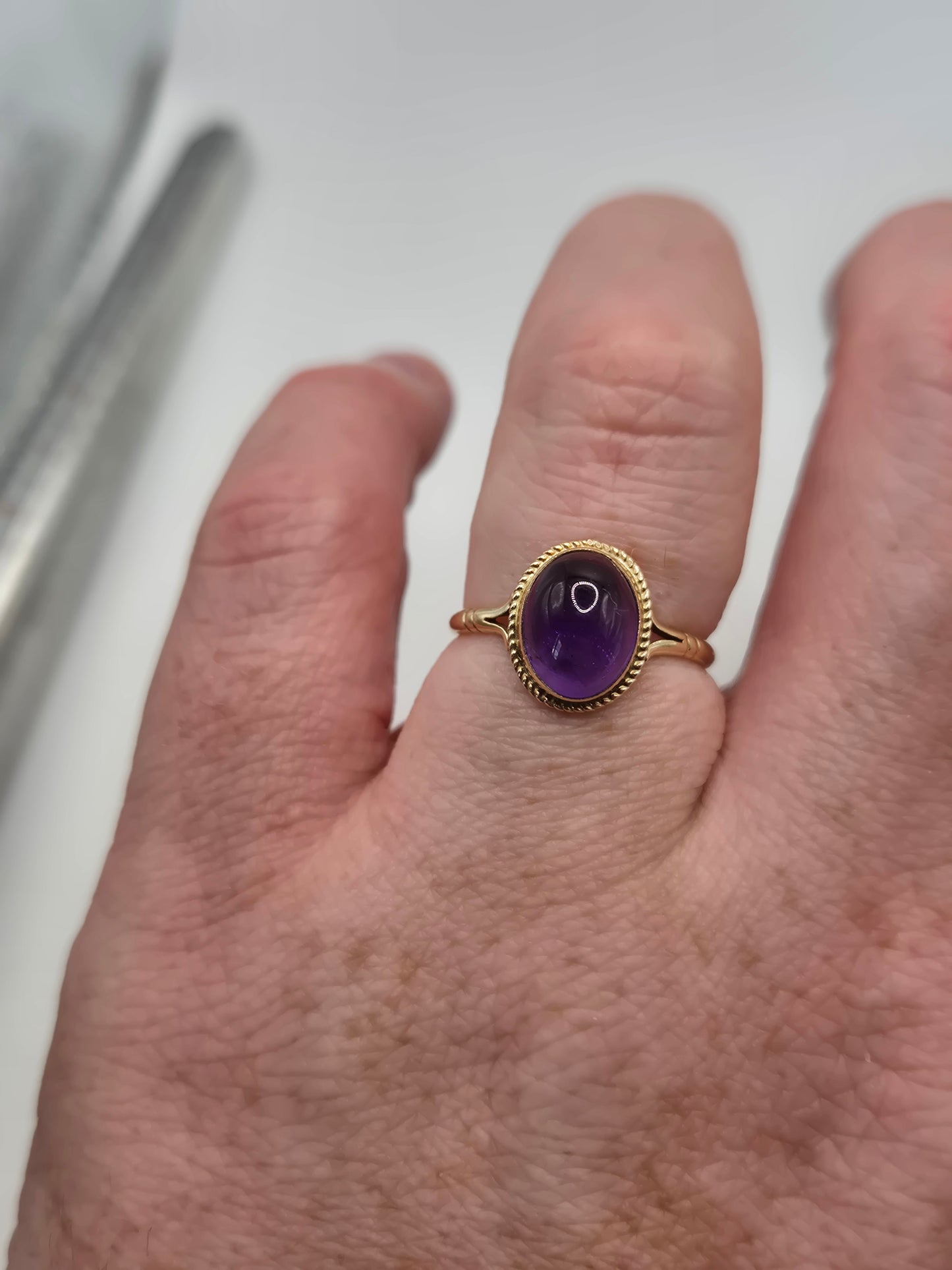 9ct gold cabachon amethyst ring
