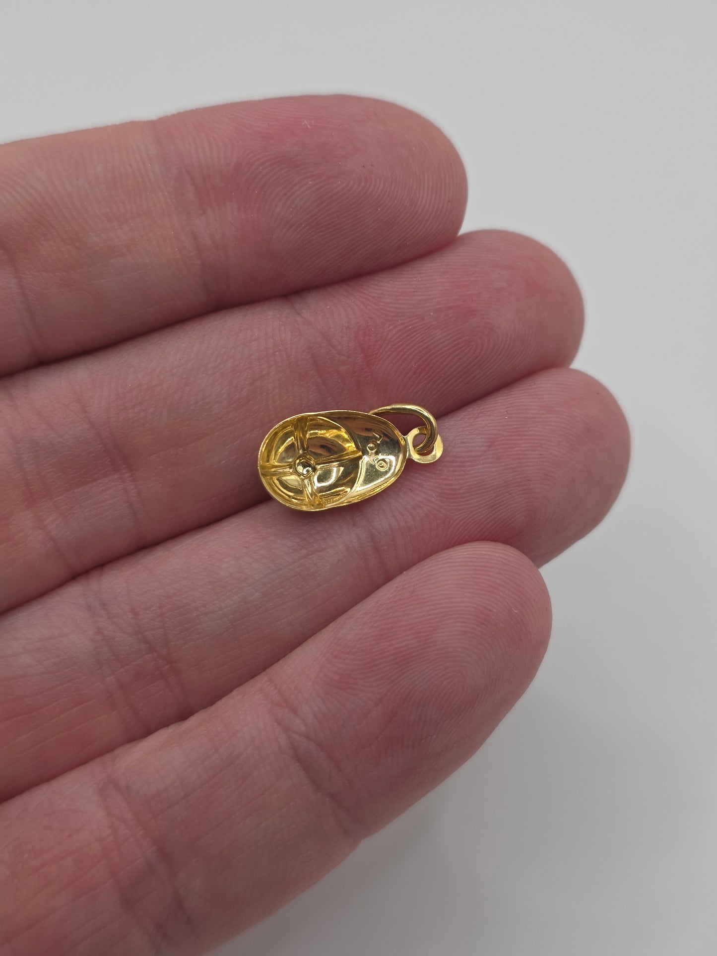 9ct gold enamel jockey hat charm