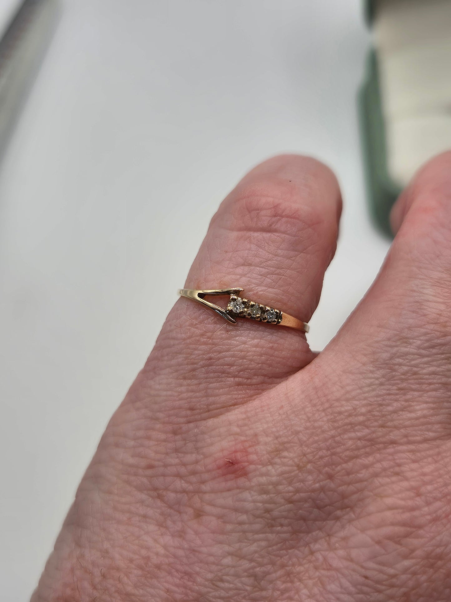 9ct gold diamond ring