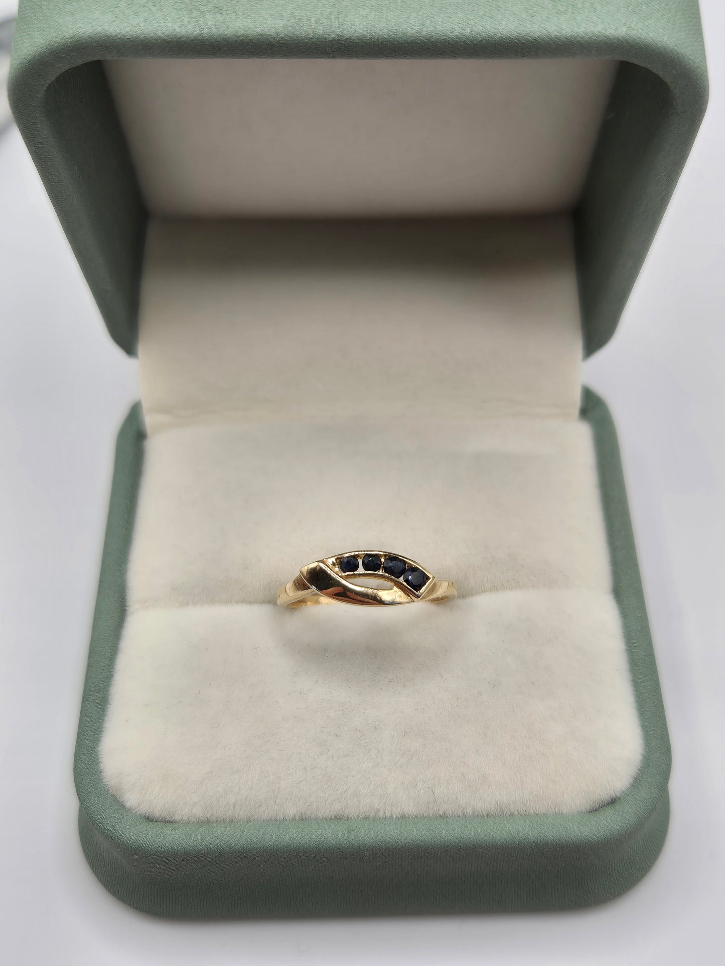 9ct gold onyx ring