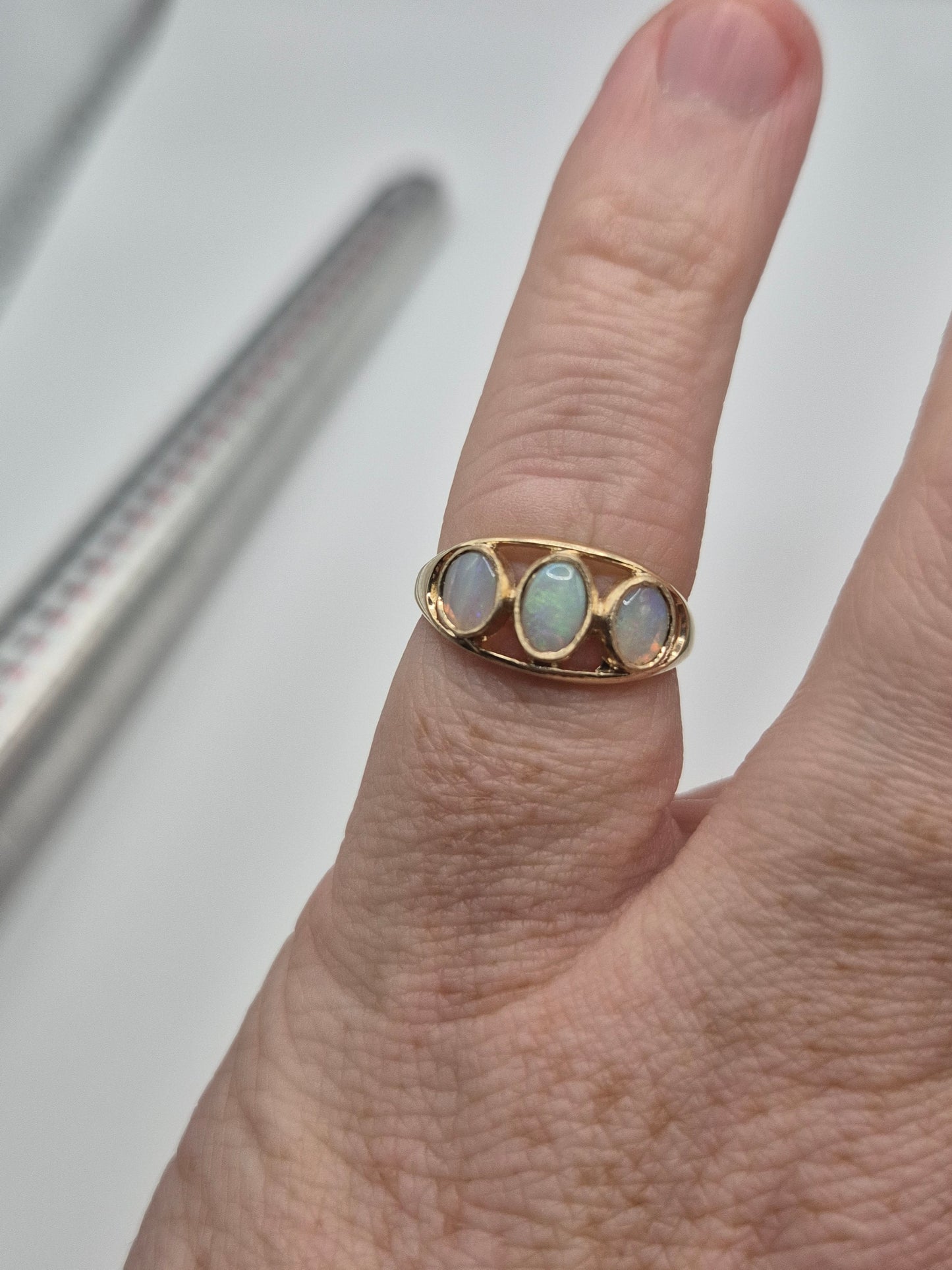 9ct gold opal ring