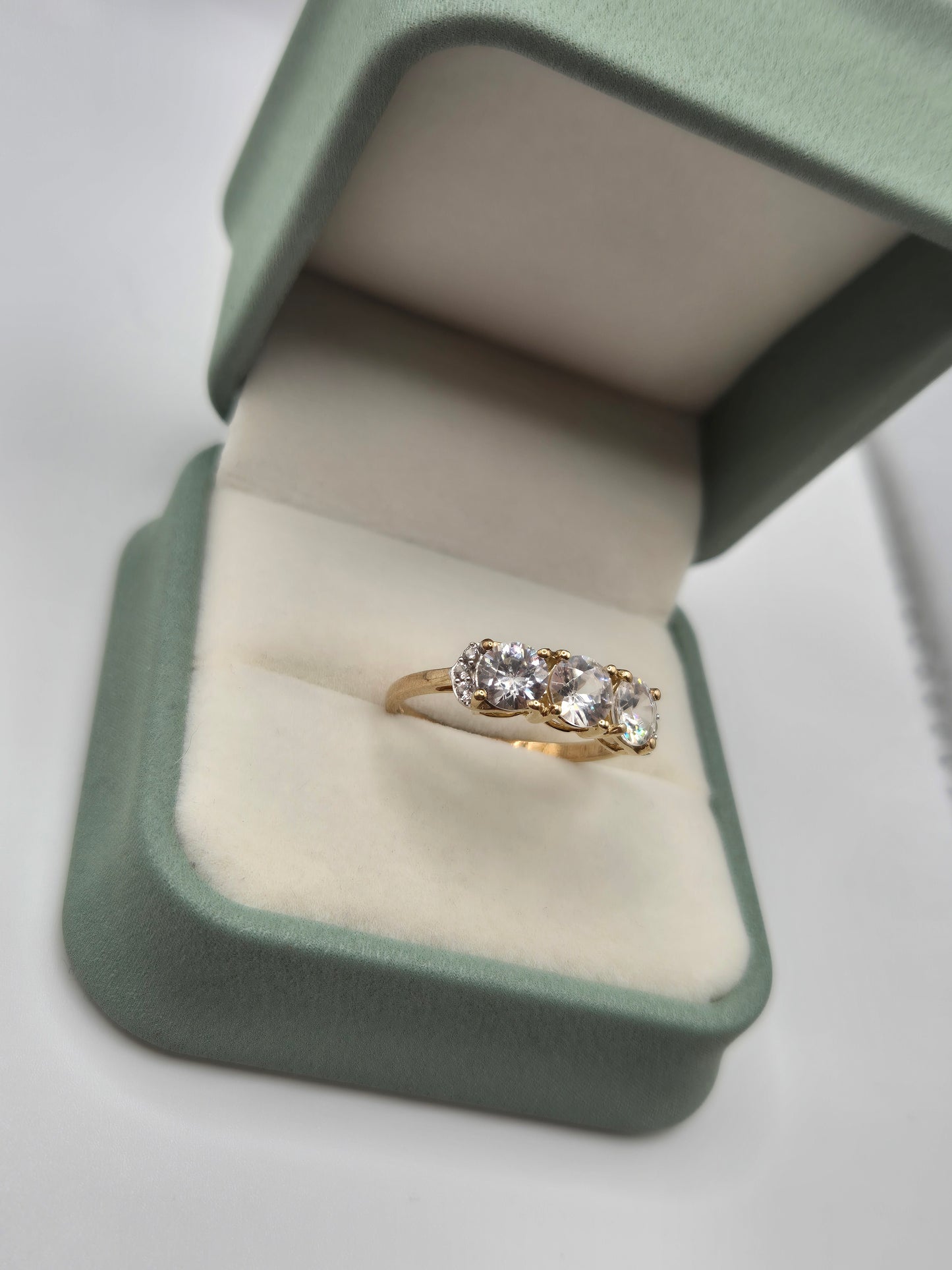 9ct gold white sapphire and diamond ring