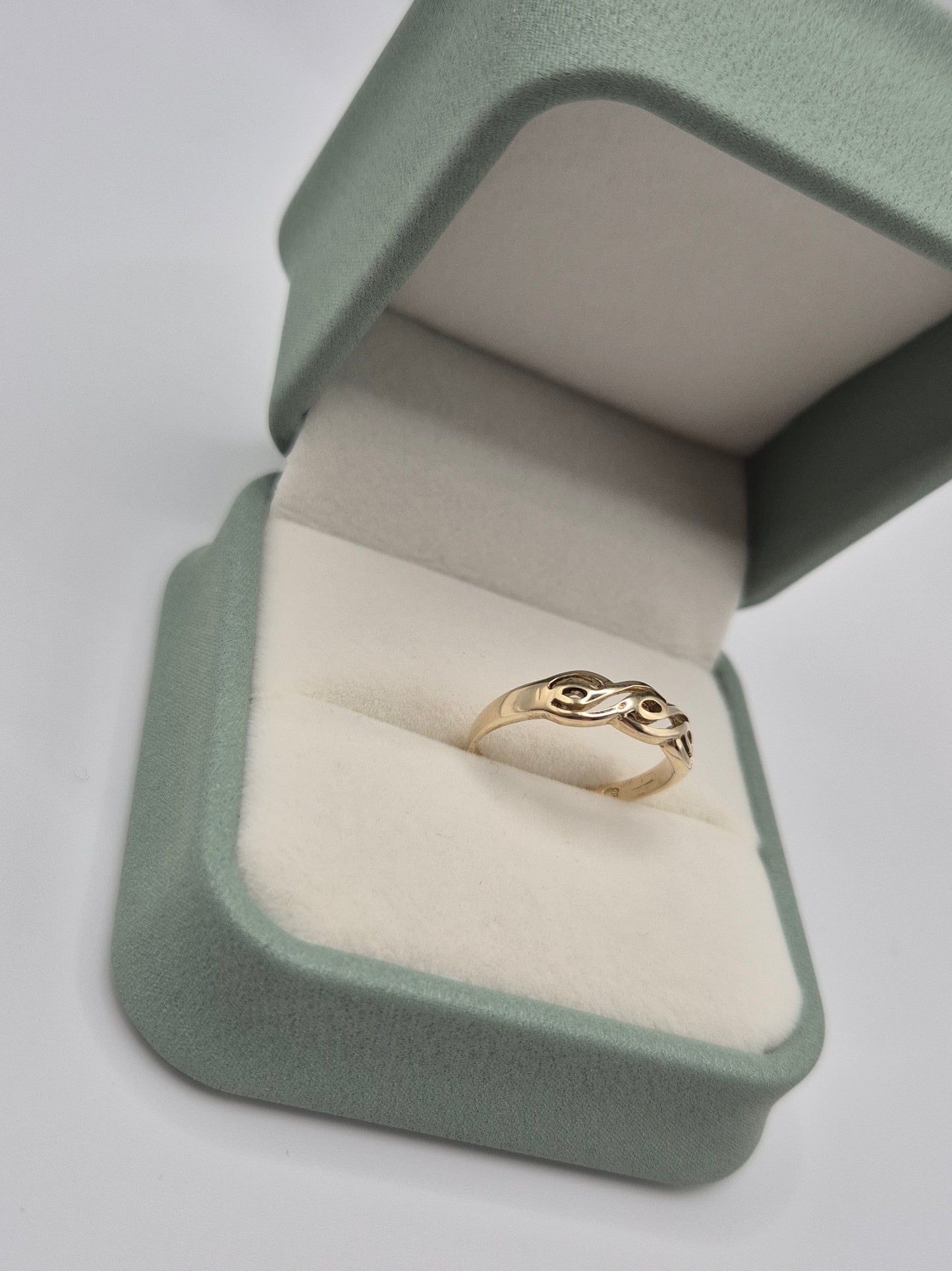 9ct gold ring