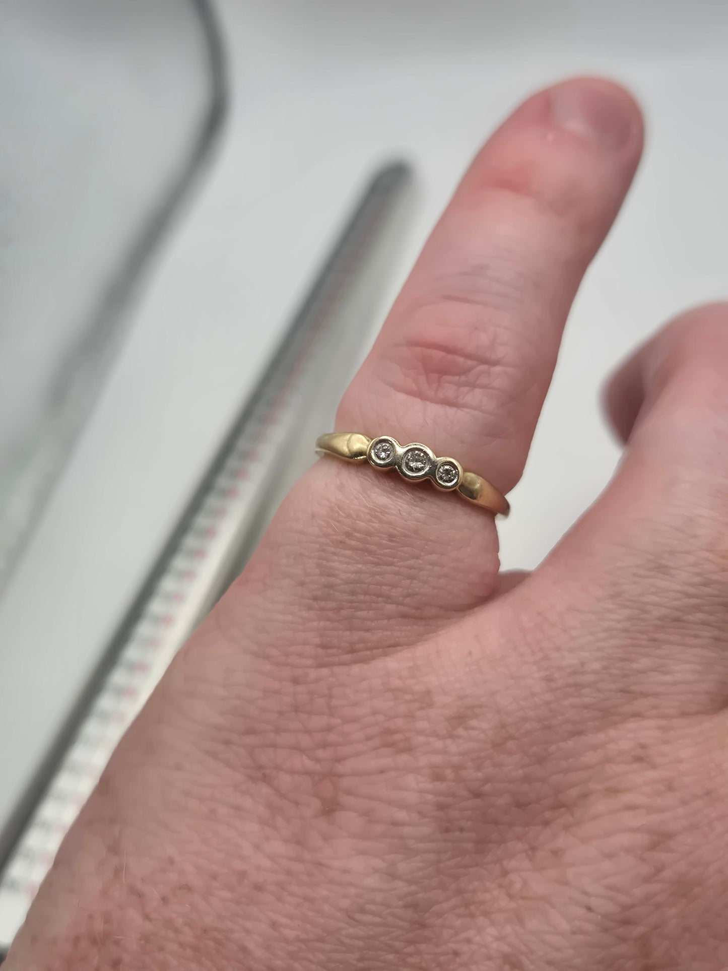 9ct gold diamond ring