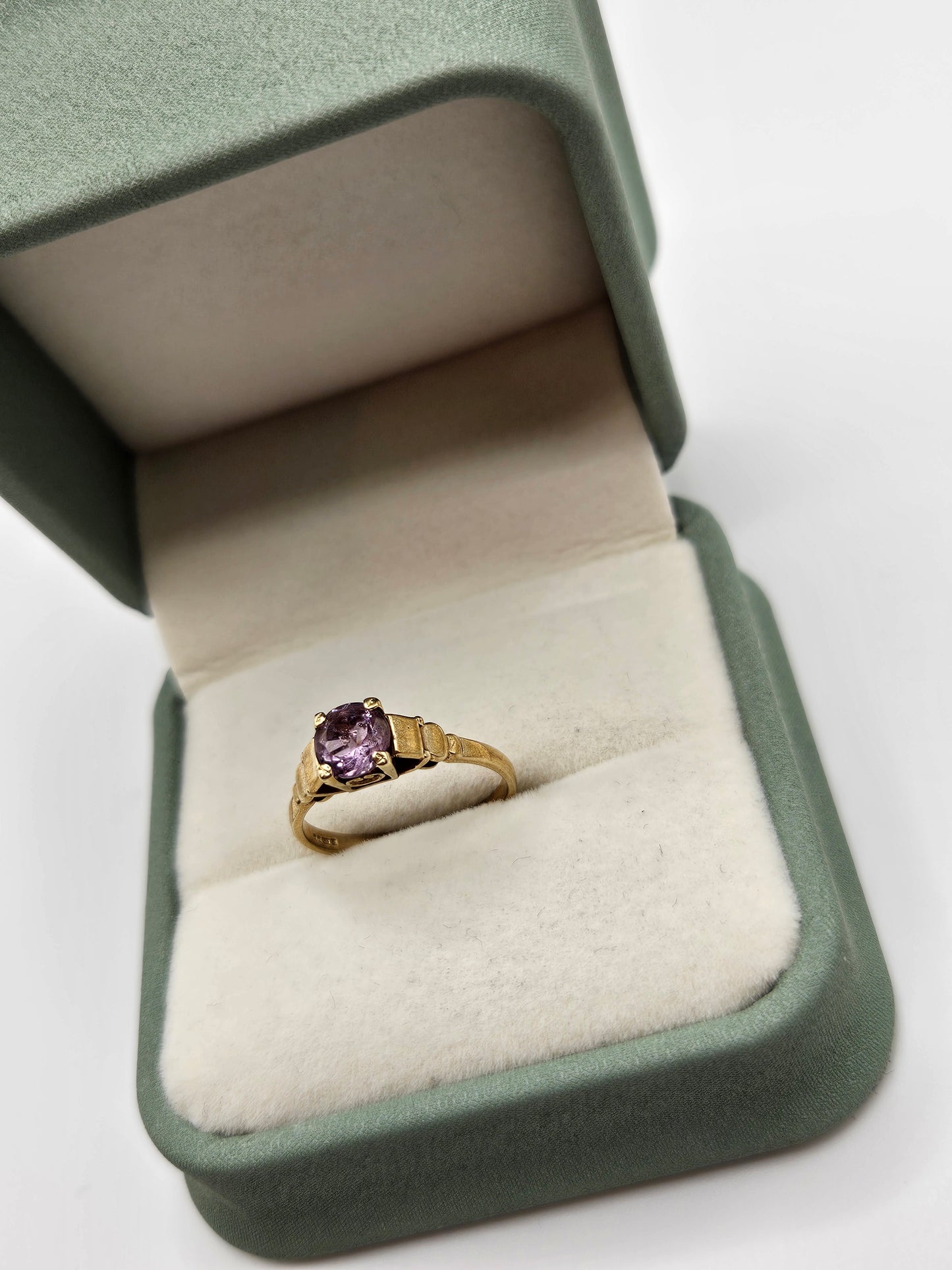 9ct gold amethyst ring