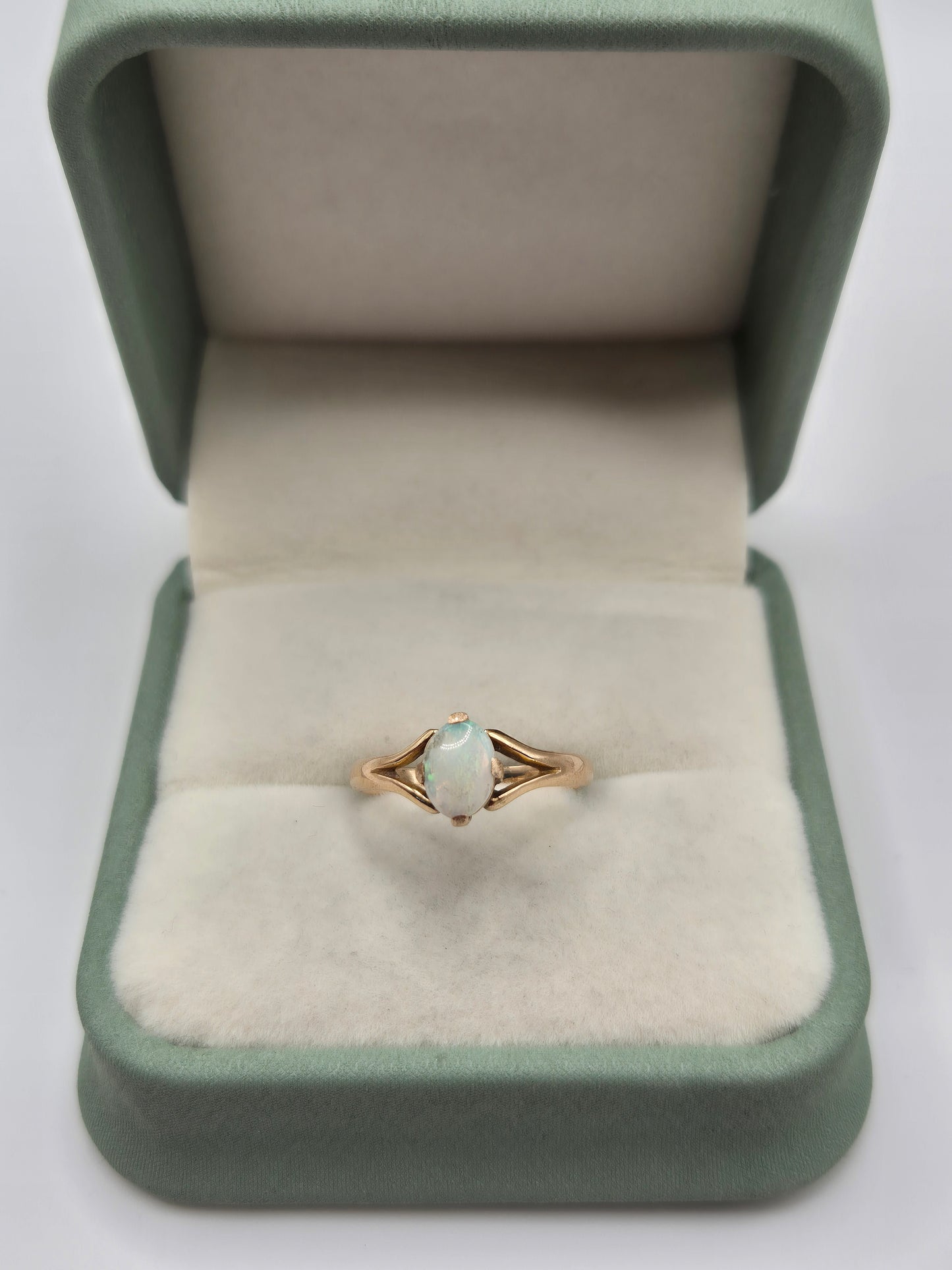 9ct gold opal ring