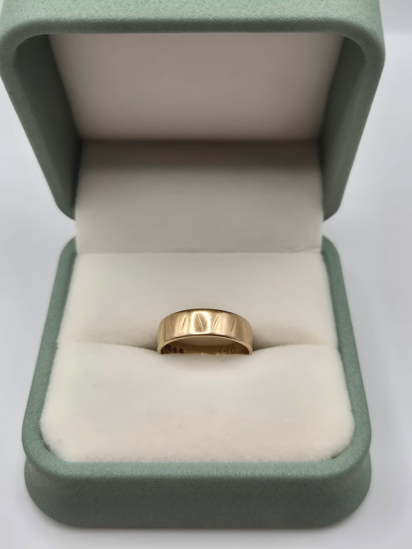 9ct gold engraved band ring