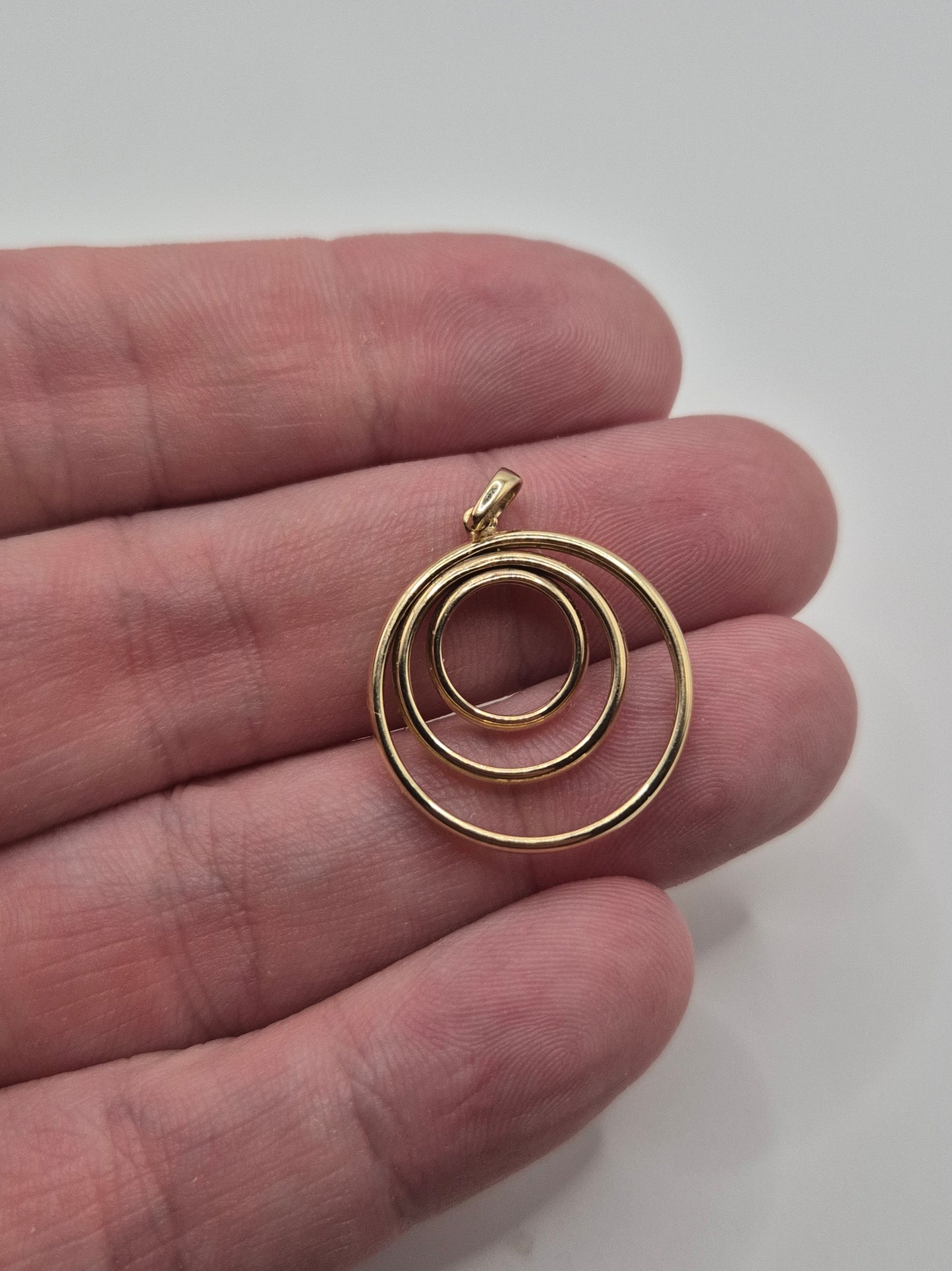 9ct gold pendant