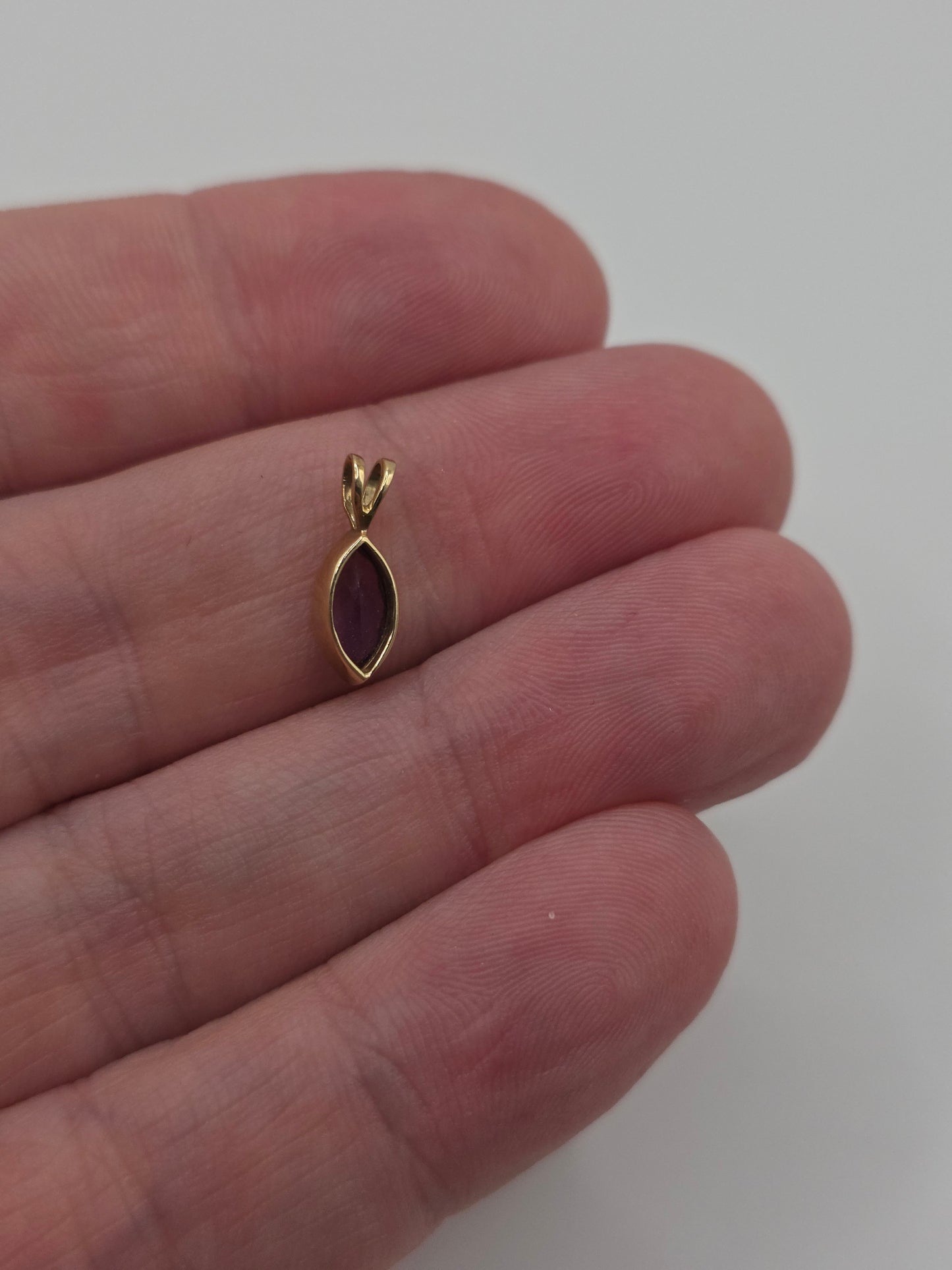 9ct gold amethyst pendant