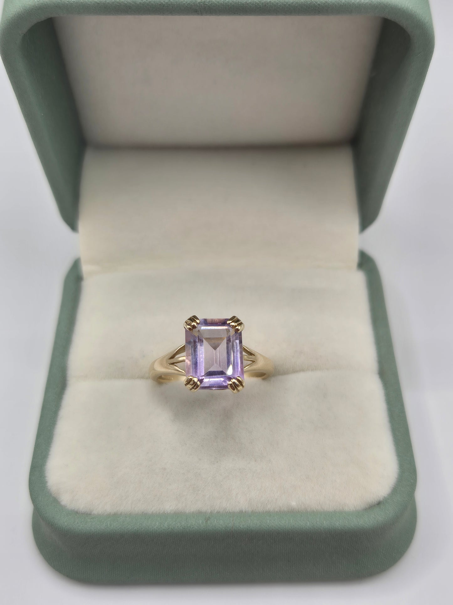 9ct gold amethyst ring