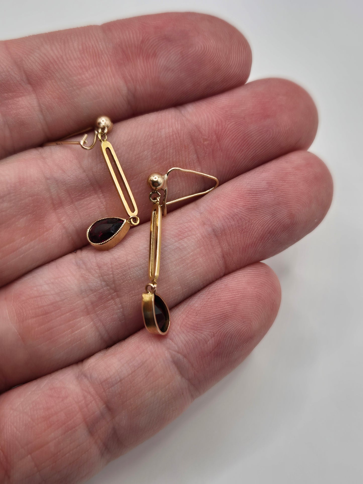 9ct gold garnet earrings