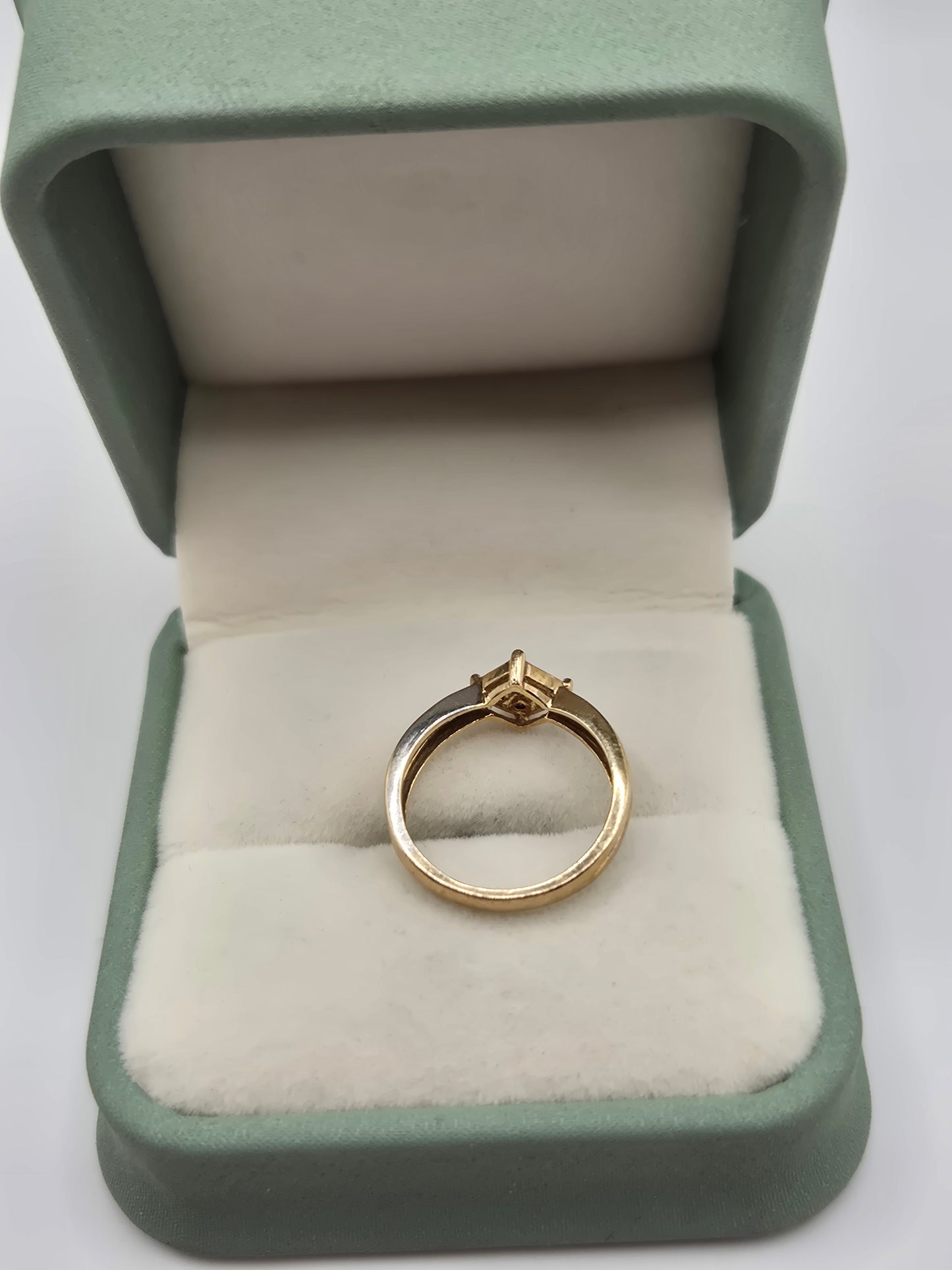 9ct two tone gold diamond ring