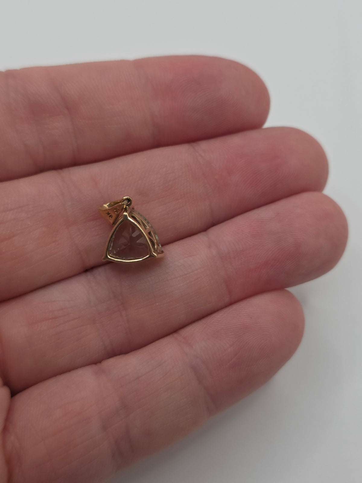 9ct gold green amethyst pendant
