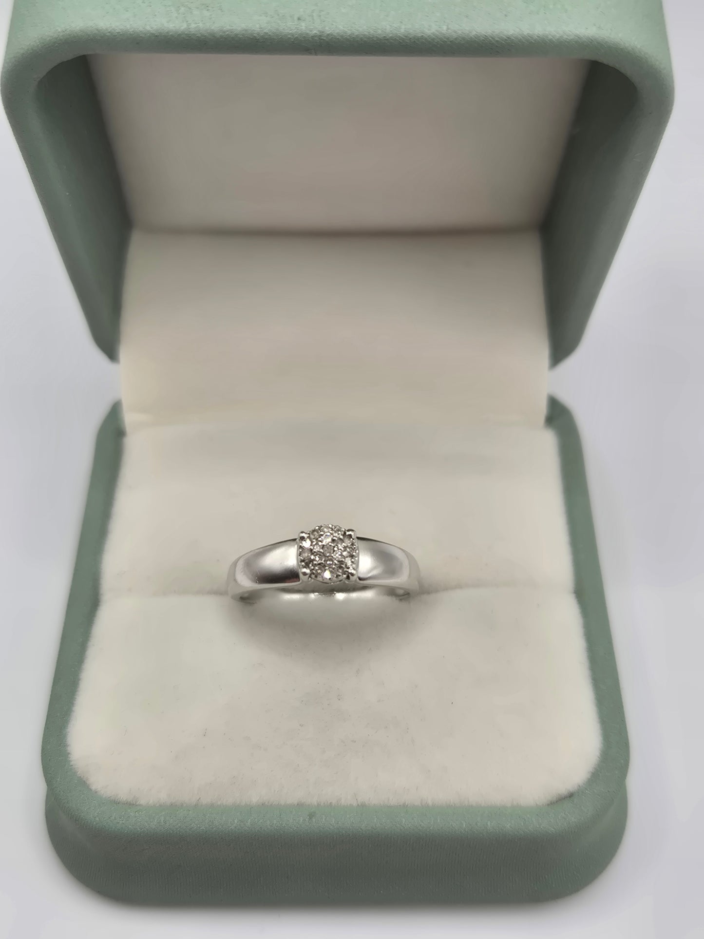 9ct white gold diamond cluster ring