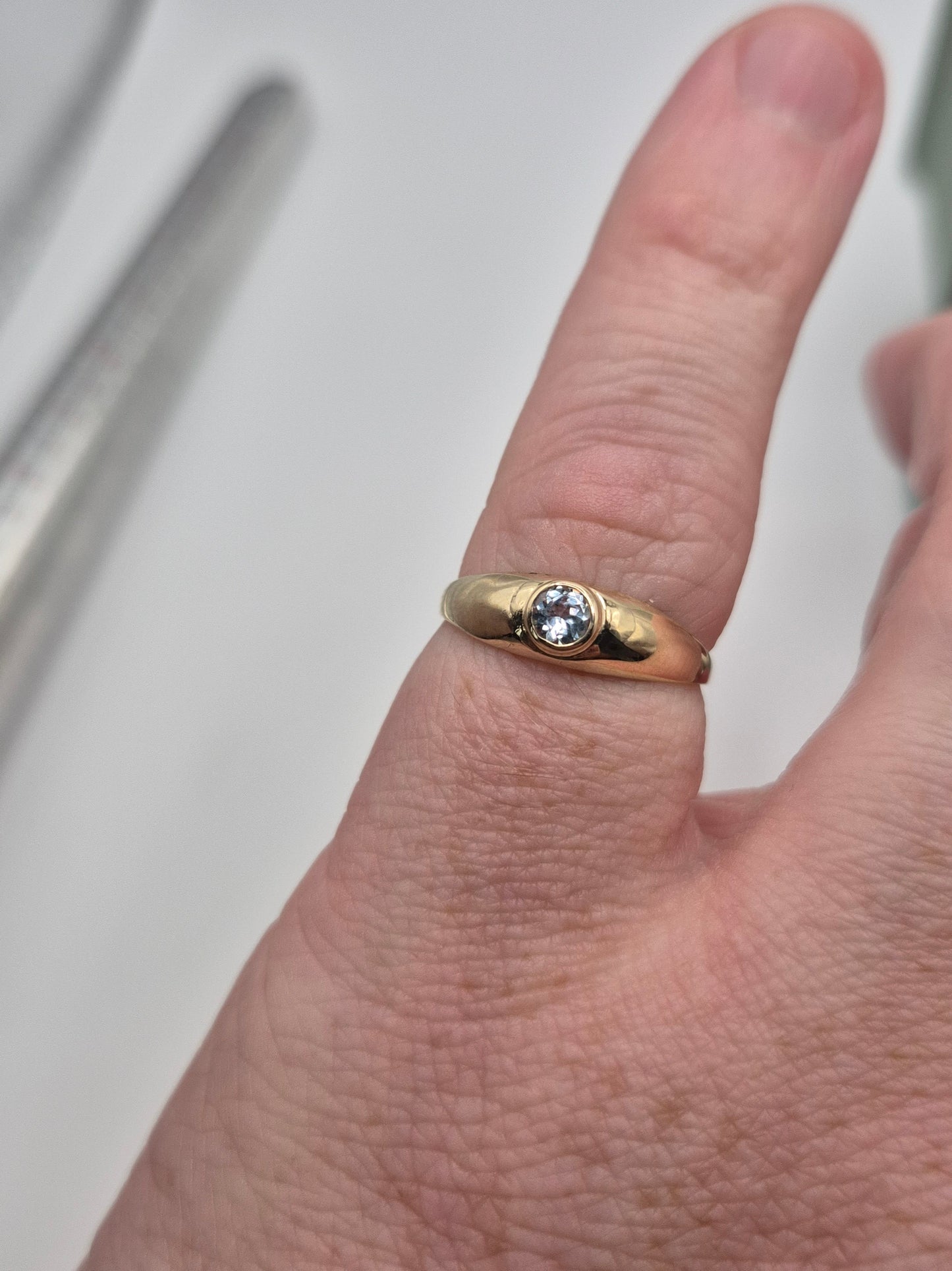 9ct gold topaz gypsy ring
