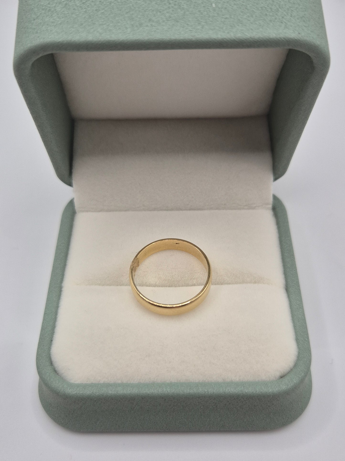 18ct gold band ring