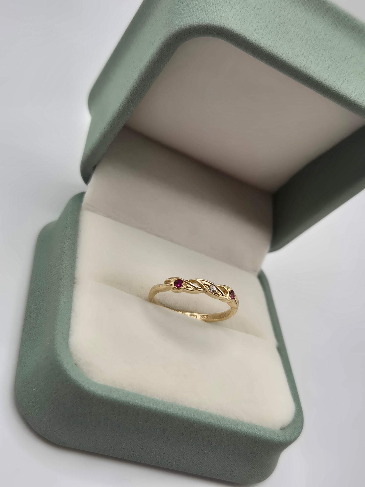 9ct gold ruby and diamond ring