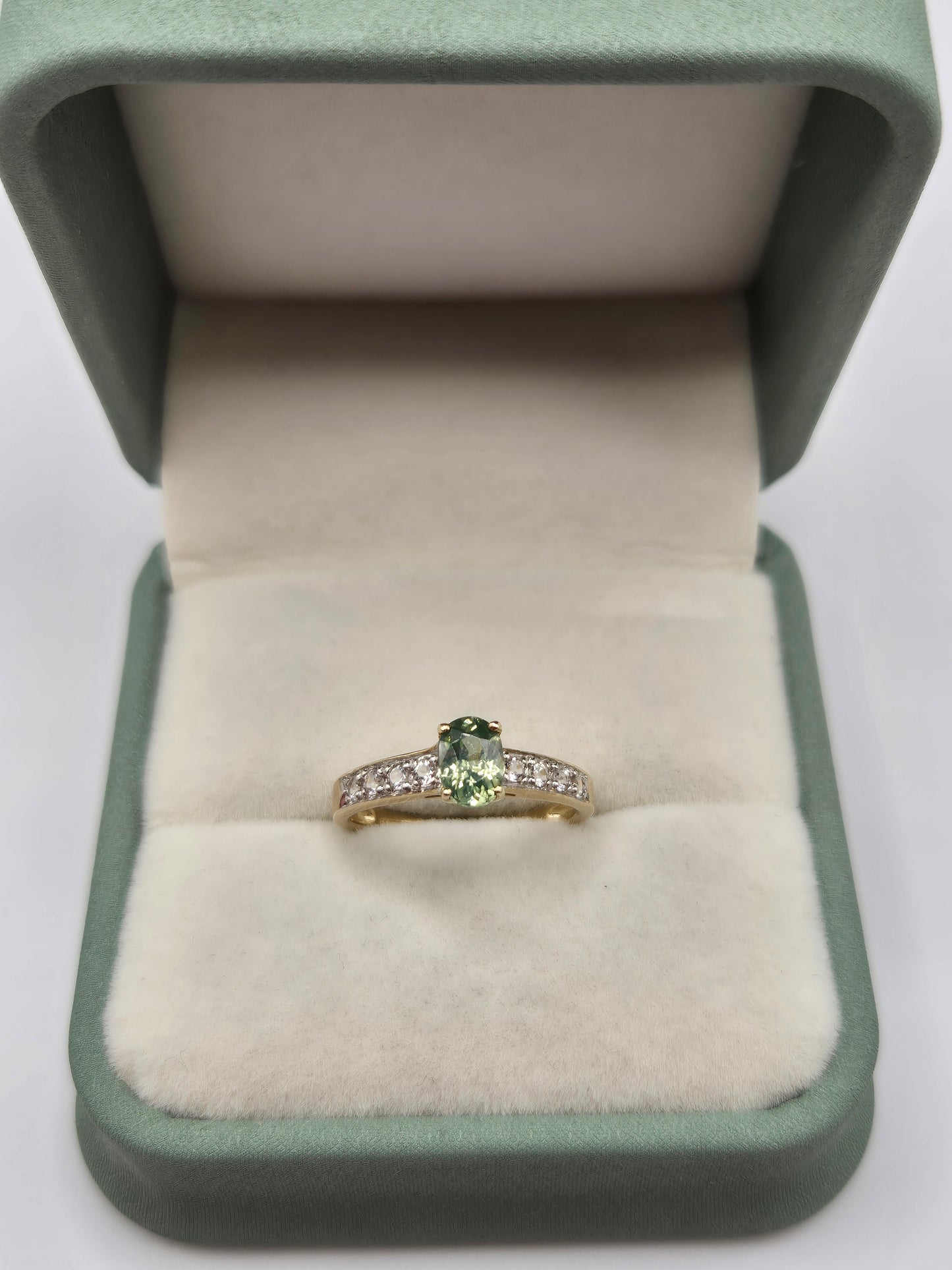 9ct gold peridot and cz ring
