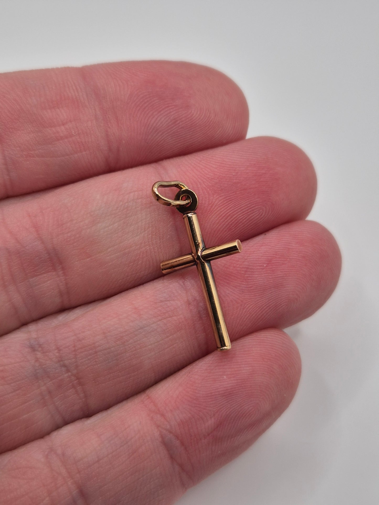 9ct gold cross pendant