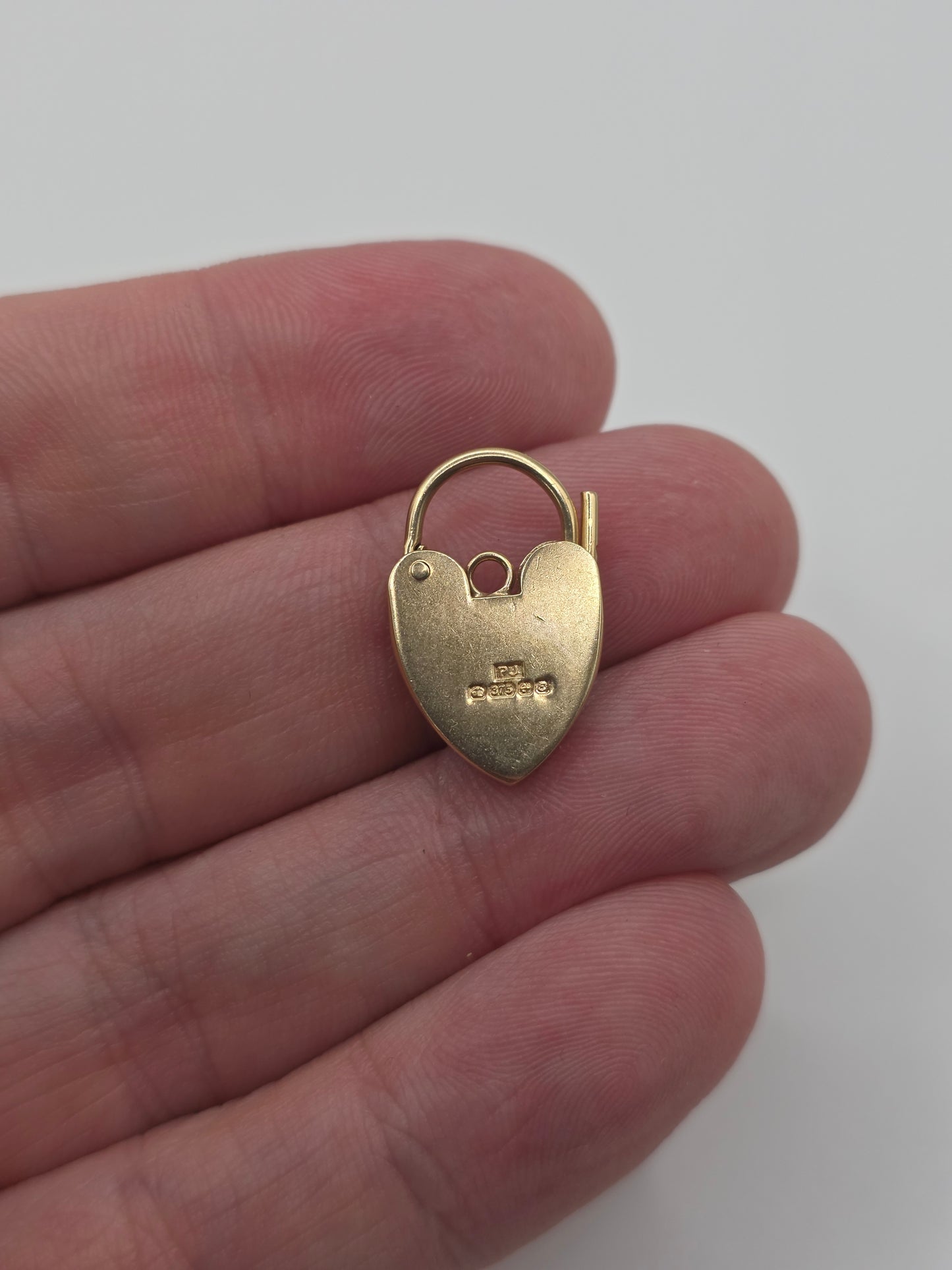 9ct gold padlock 6